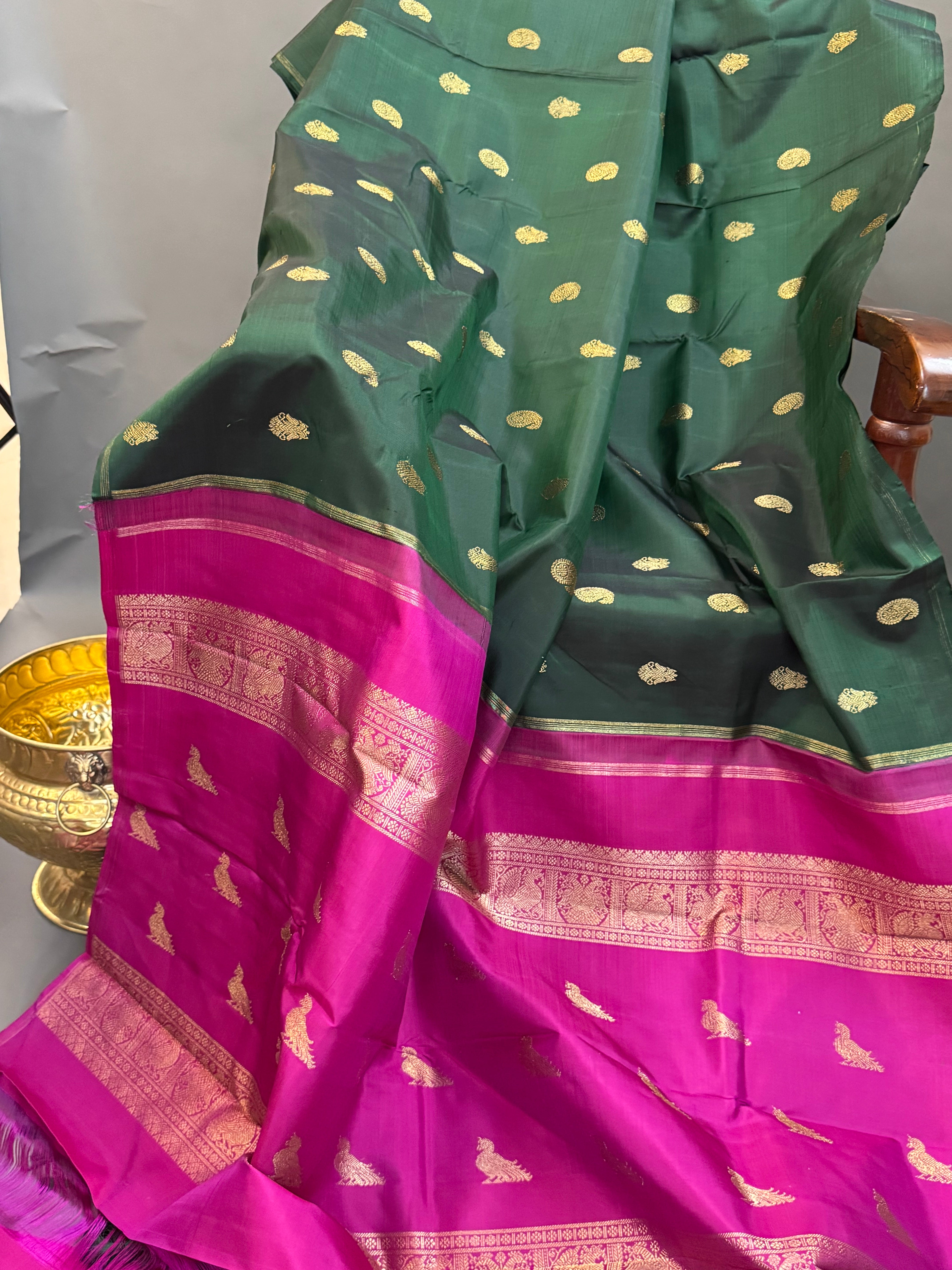 Dark green  Butta  Borderless kanjipuram silk saree