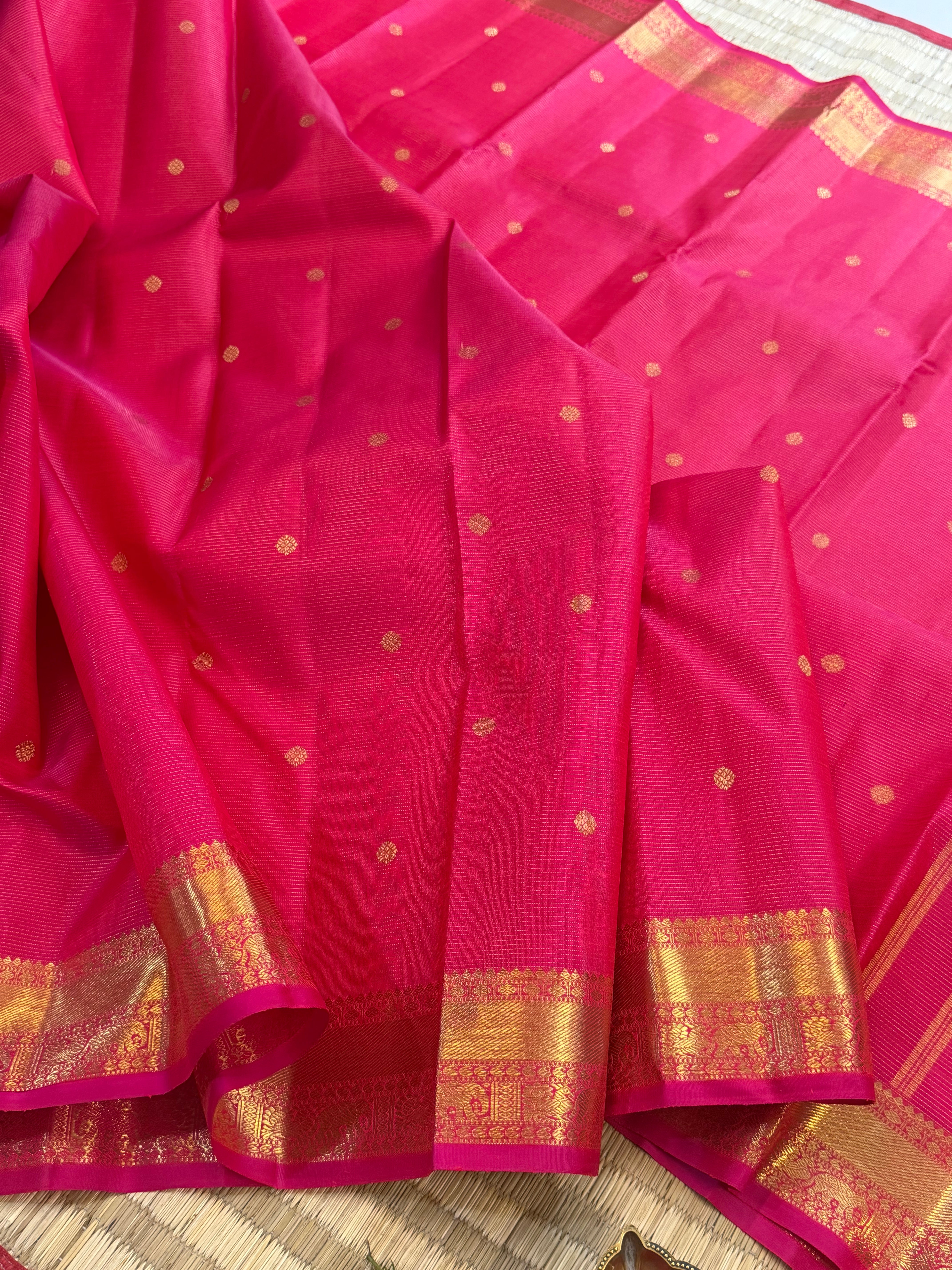 Mann : pink Vairaoosi earthy hues in pure Zari Kanjipuram silk