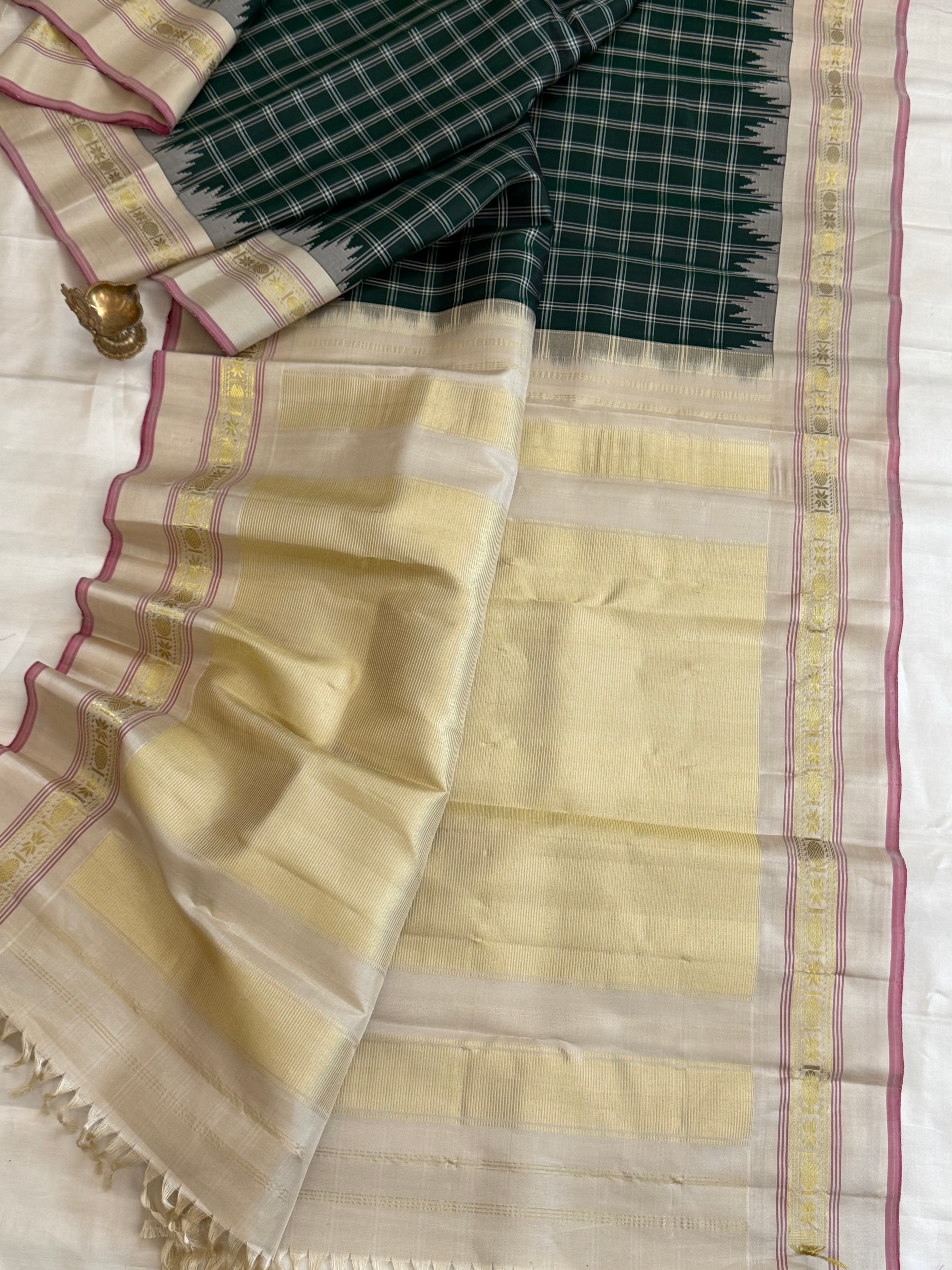 Dark green body checks with rekku border/ Gadwal silk CLSA11298