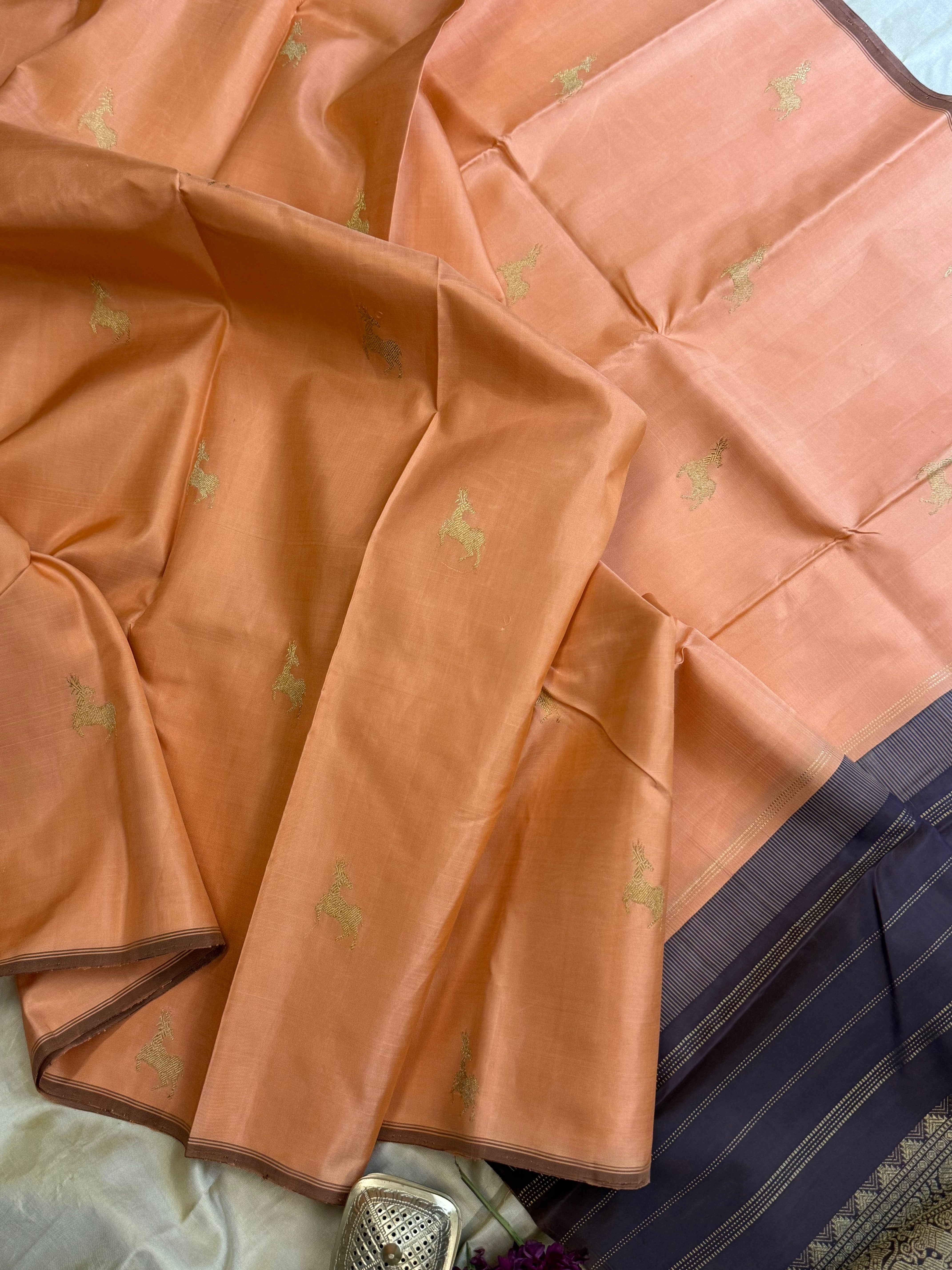 Peach maan butta borderless/ Kanjipuram silk