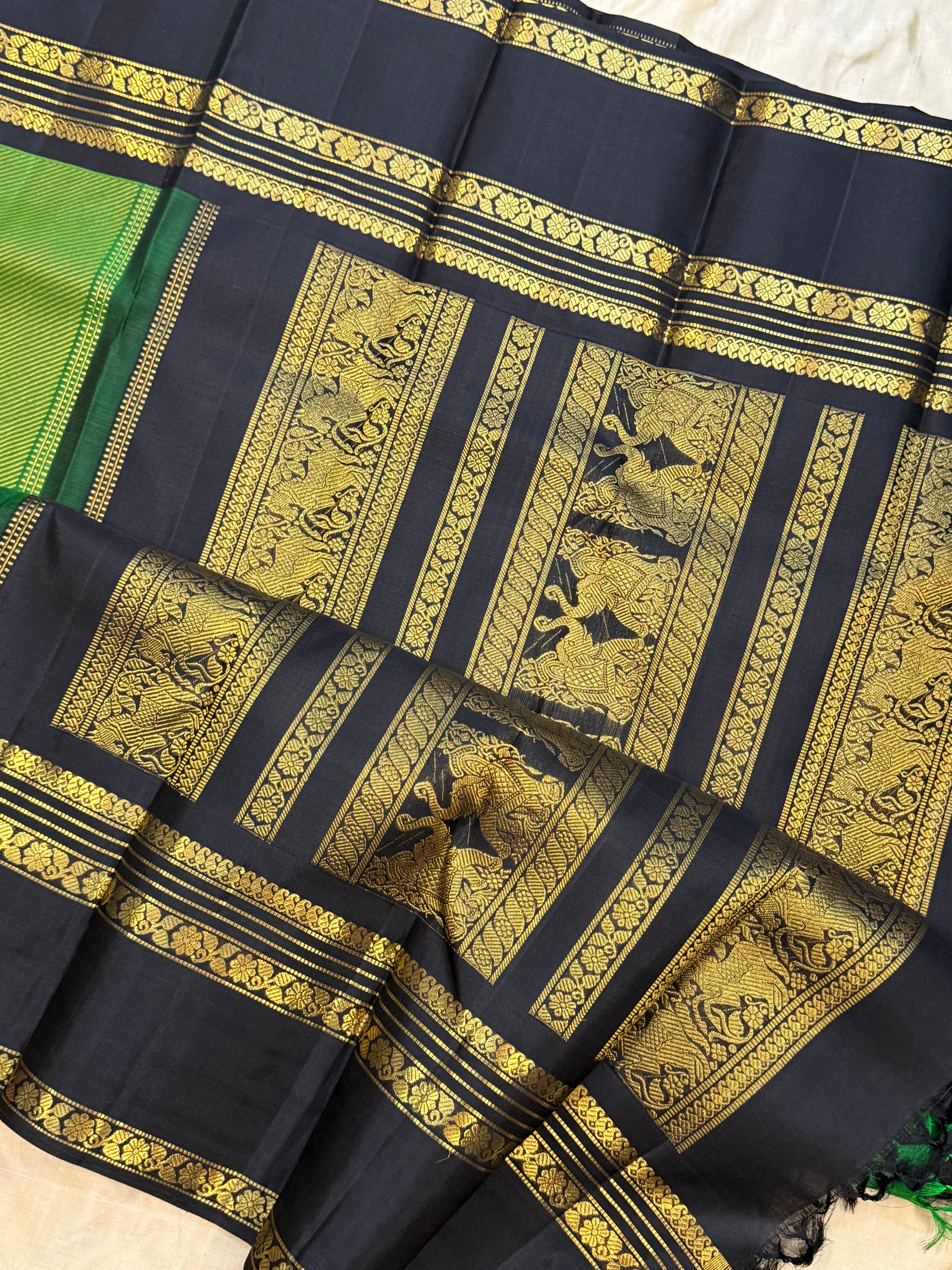 Green lehariya yannai darbar pallu / Kanjipuram silk CLSA9168