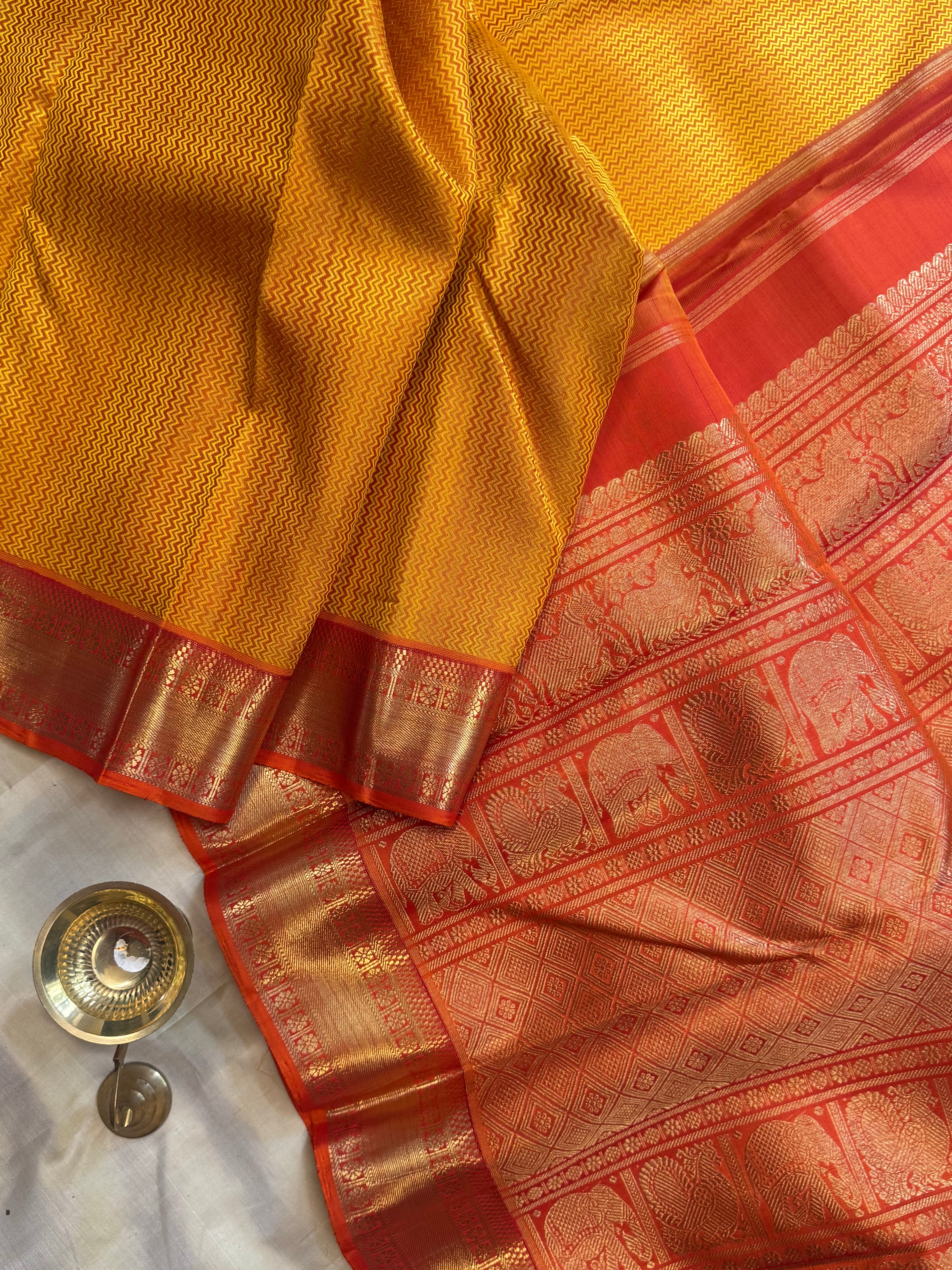 Double tone yellow vangi style body  : kanjipuram silk
