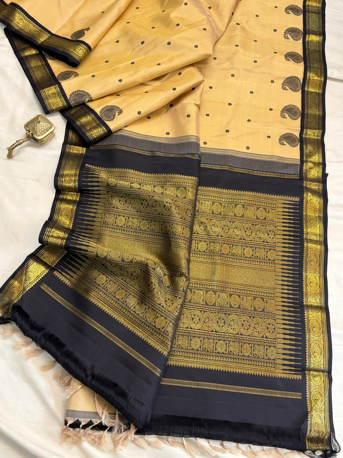 Vintage style thread Butta  Kai Korvai / pure Zari Kanjipuram silk