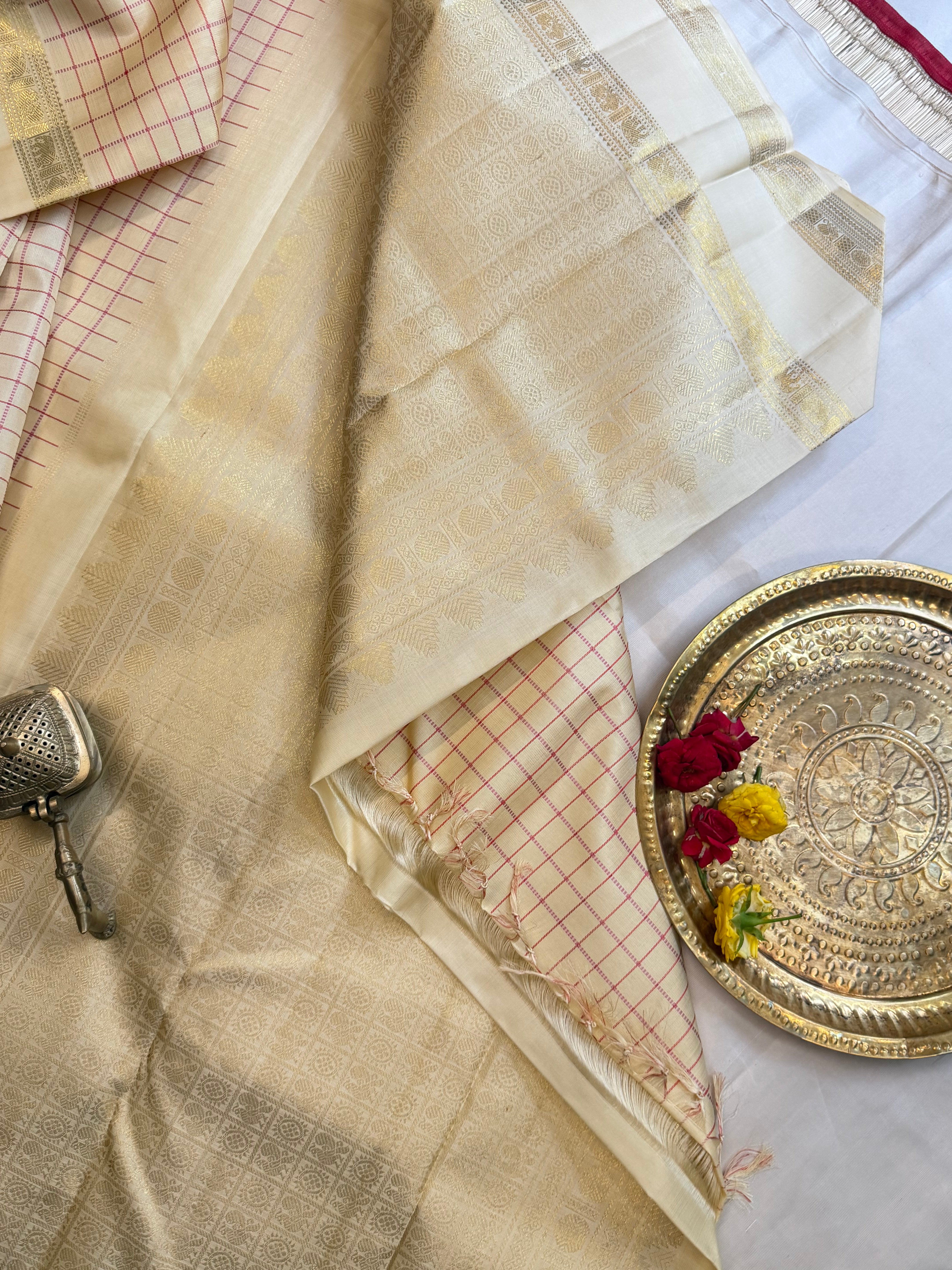Malligai : off white retta pet pure Zari Kanjipuram silk