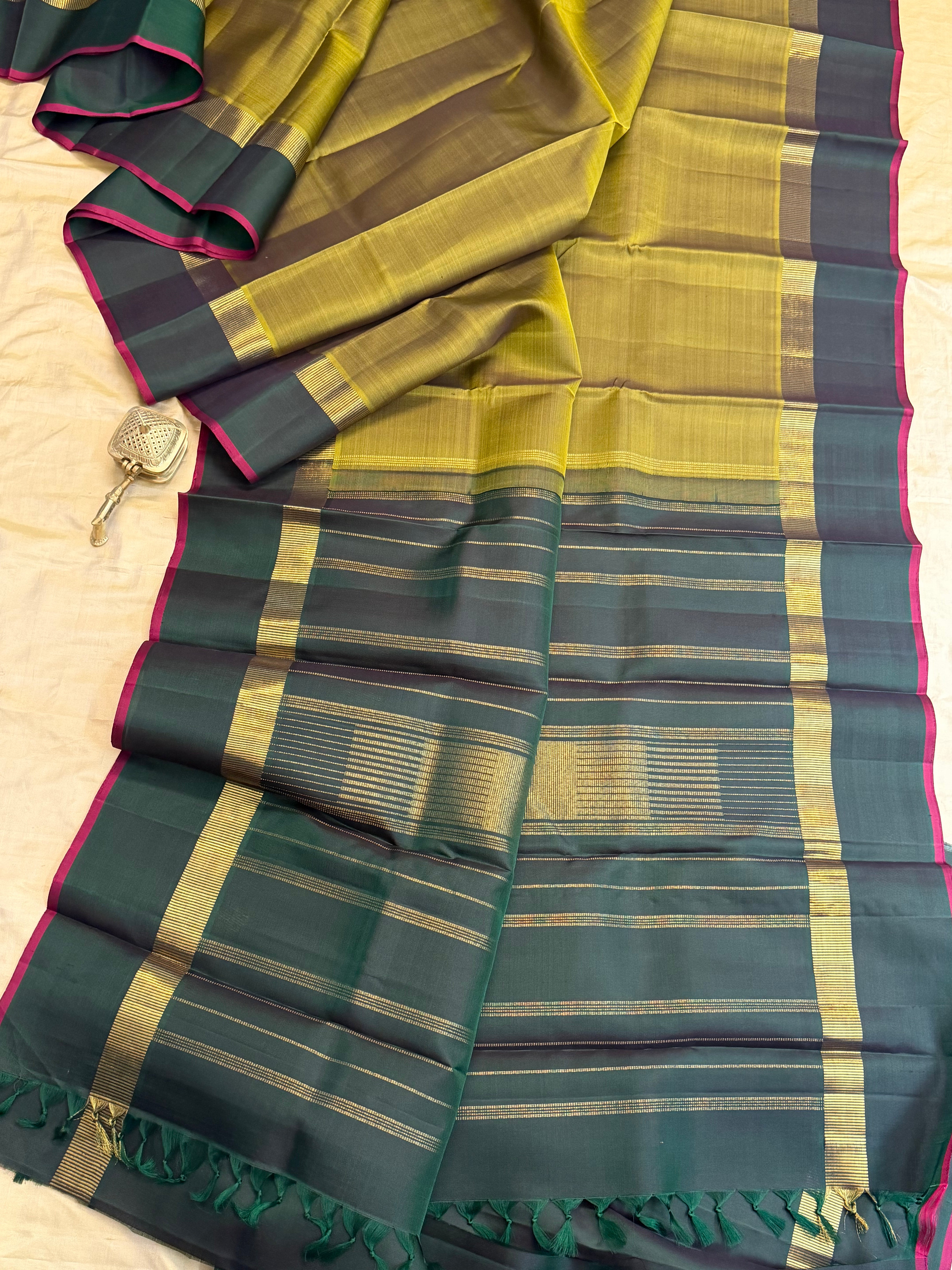 Permam : Mehandi green kaal erangina border / Kanjipuram silk CL7053