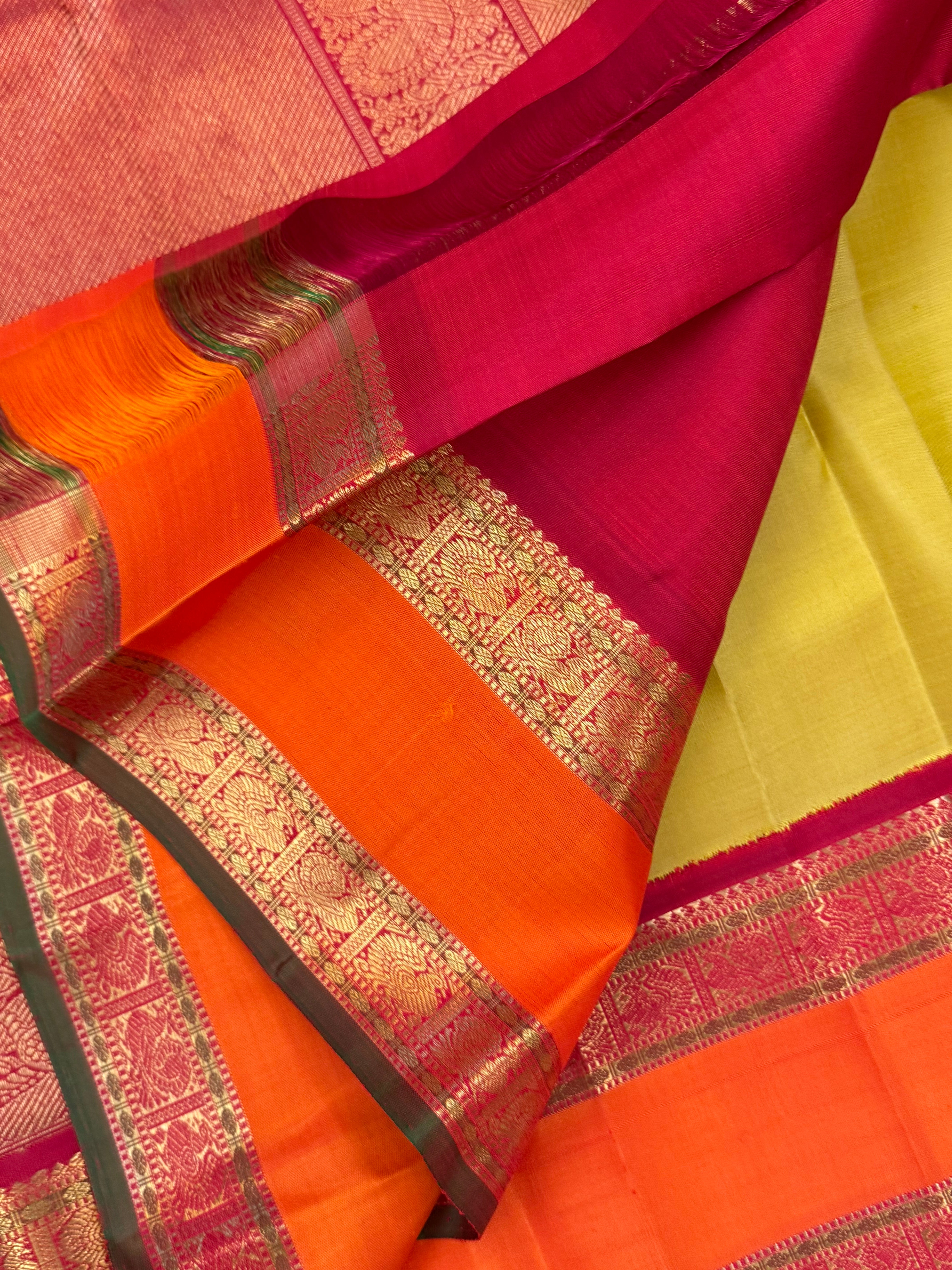 Light pastel yellow retta pet Korvai  Kanjipuram silk