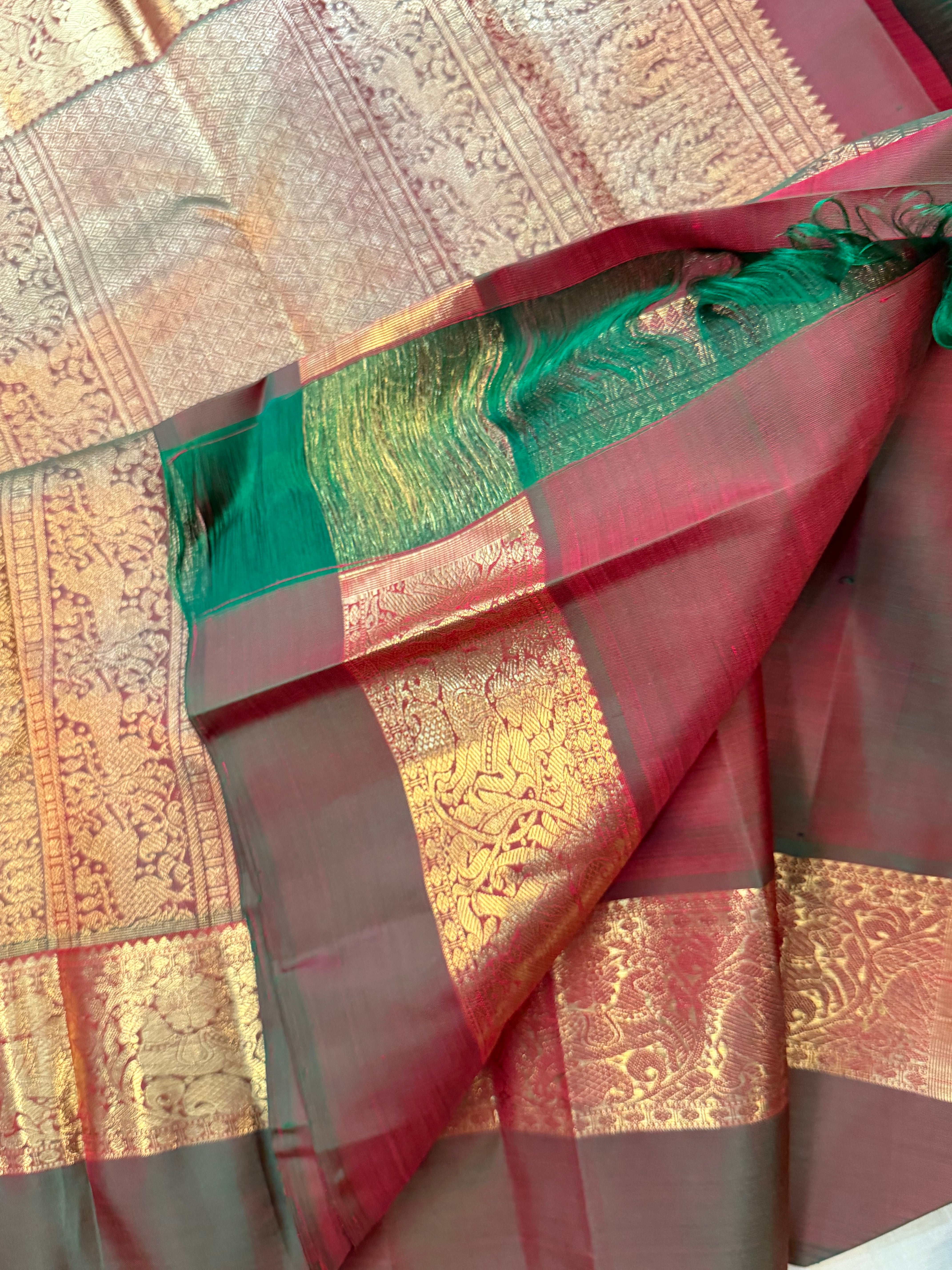 Mann : kaal erangina border earthy hues in pure Zari Kanjipuram silk