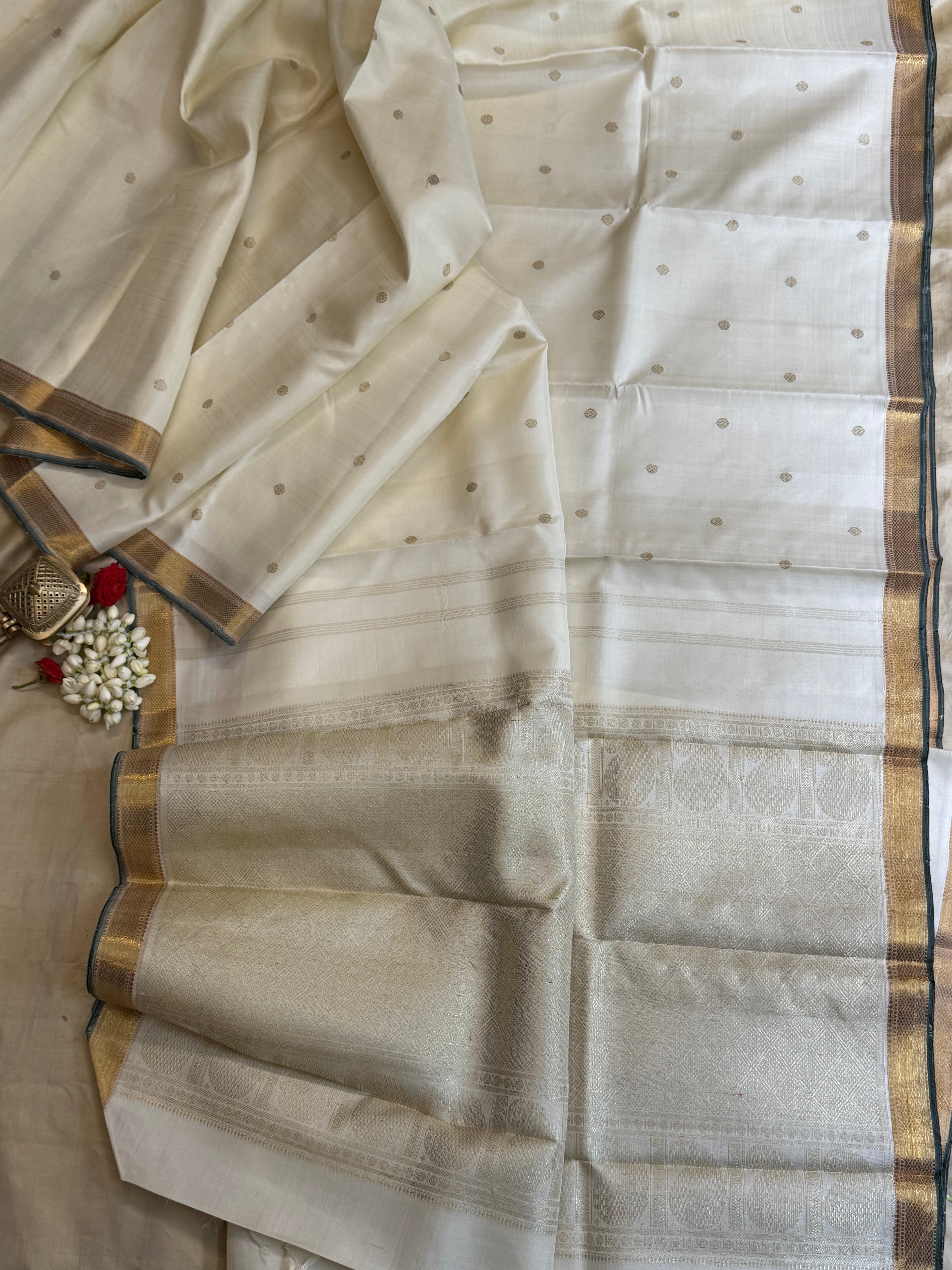 Onam Edit - Offwhite small border araimadam border / Kanjipuram silk CLSA3536