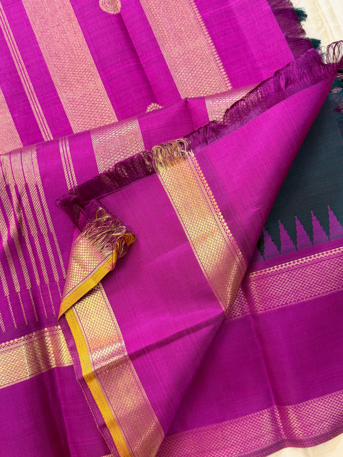 Colours of Navarathri bottle green Korvai Butta  / pure Kanjipuram silk