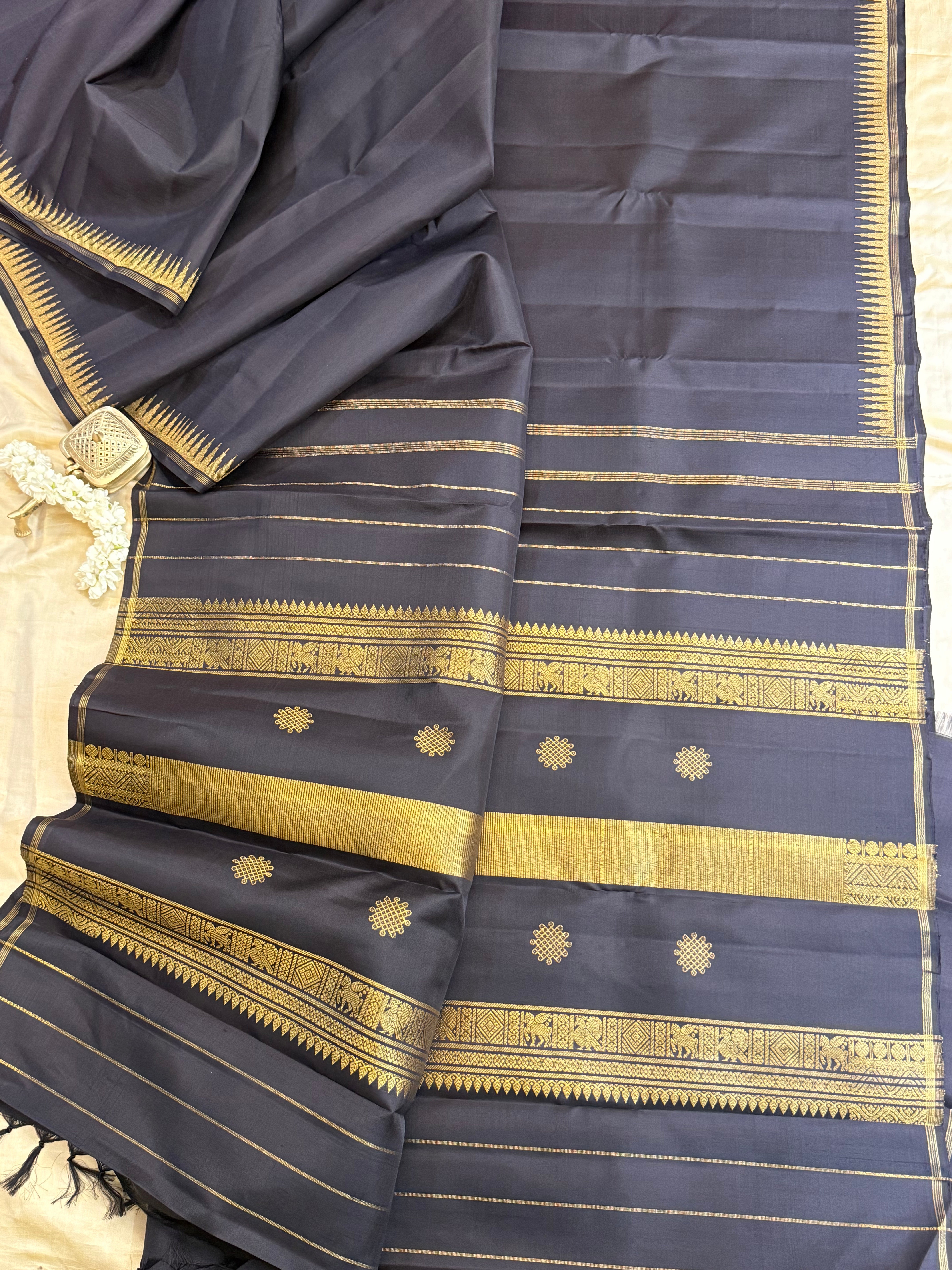 Black small temple border 8 kol/ Kanjipuram silk