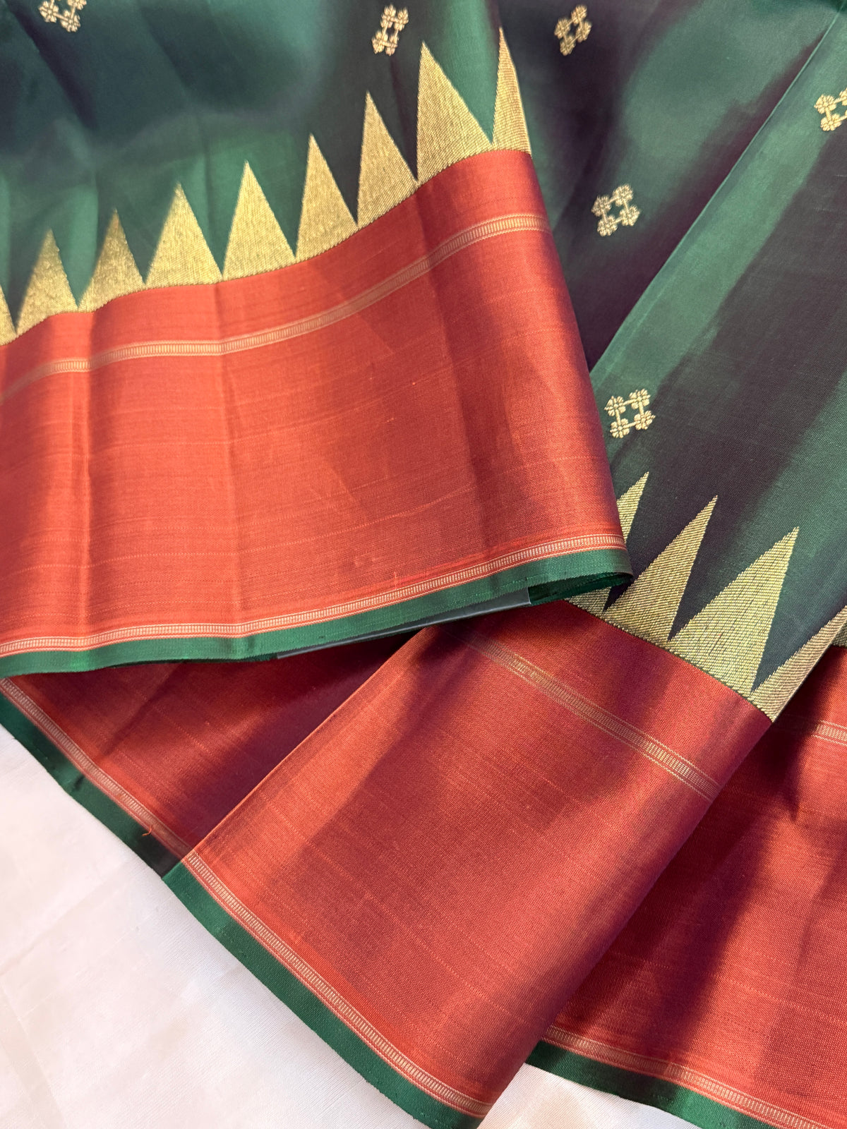 Green temple and pure Zari Butta/ kanjipuram silk saree clsa 8097