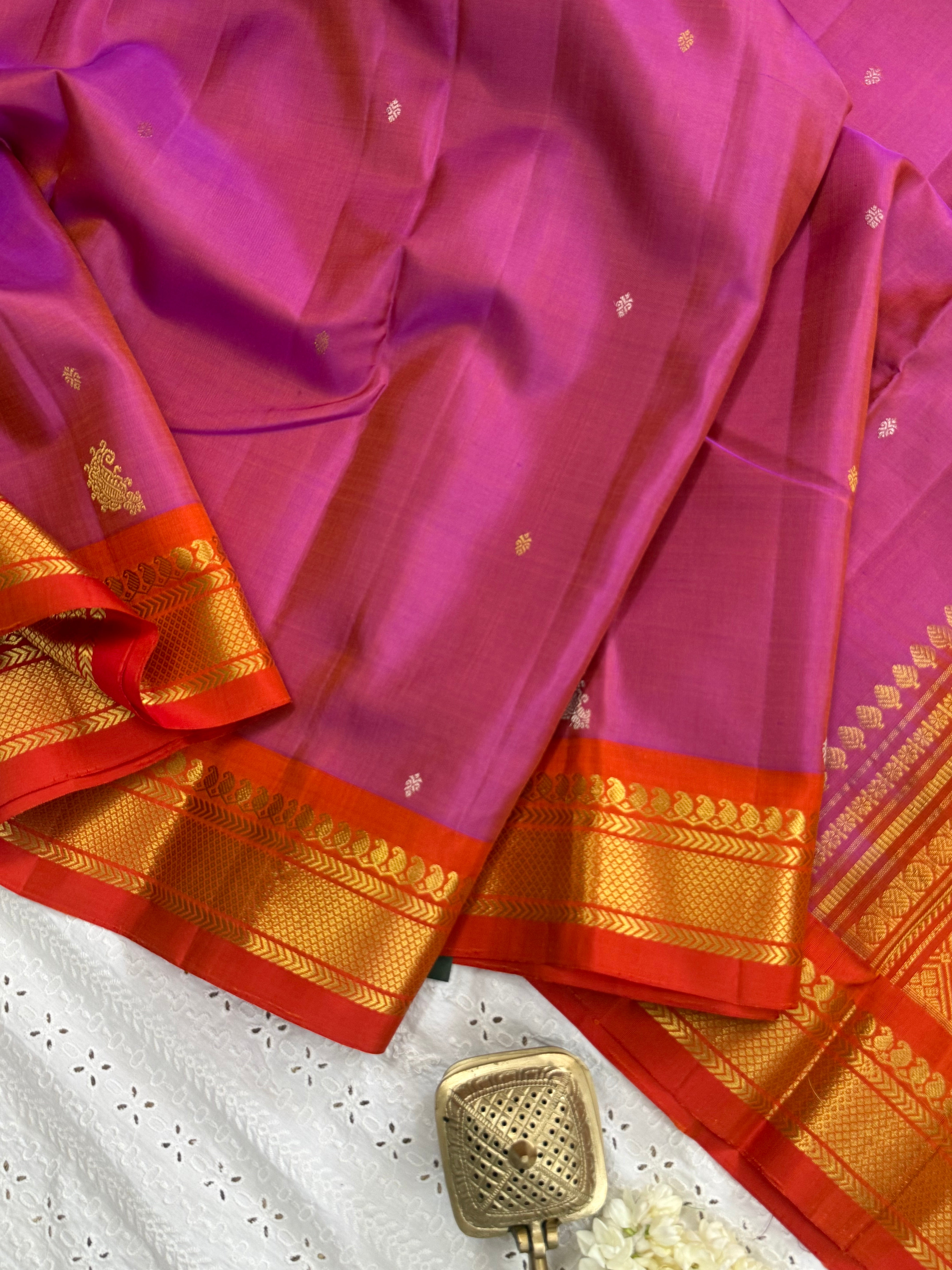 Pinkish orange vintage border / Gadwal silk CL9302