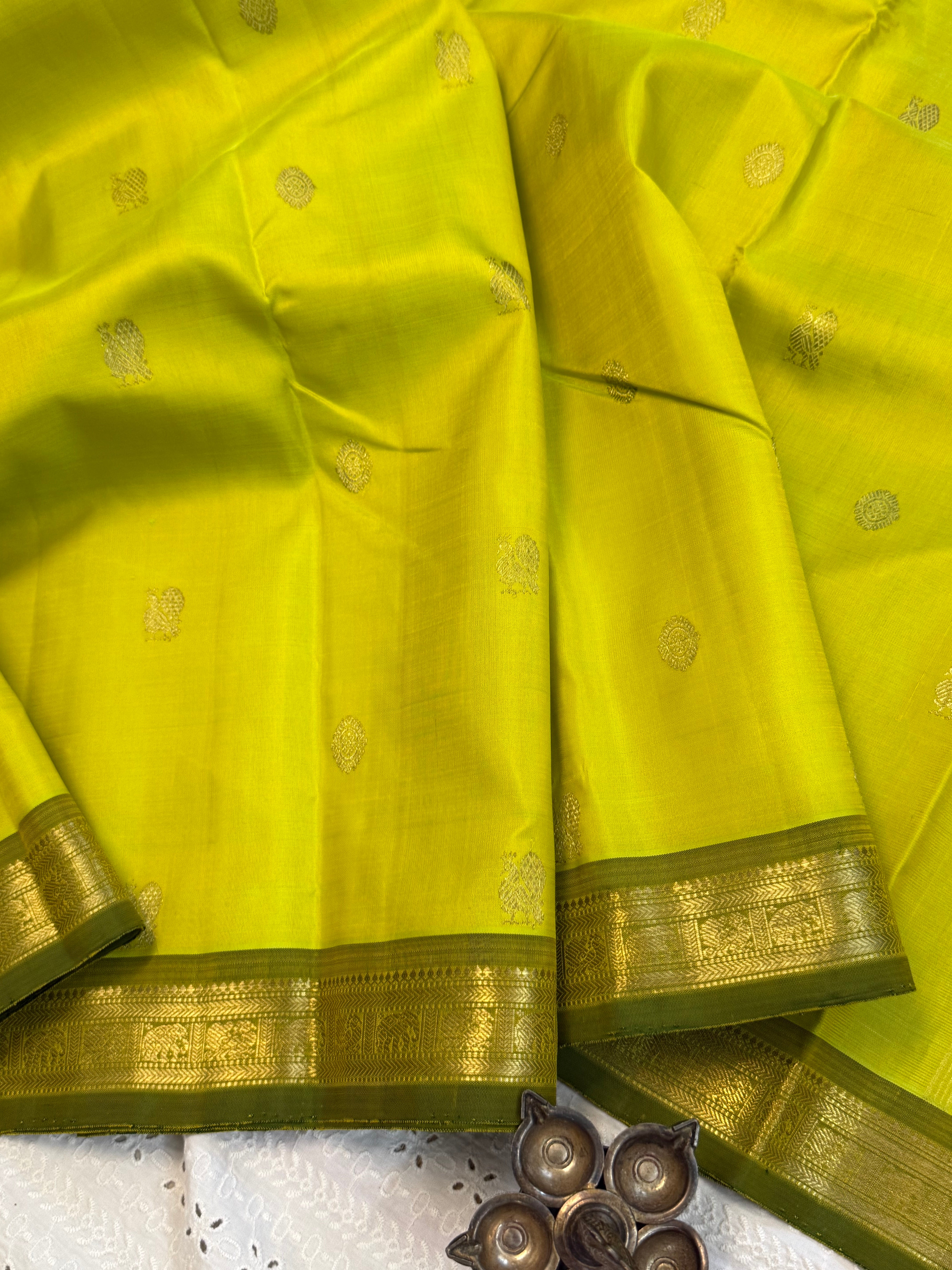 Lime green small border  / Kanjipuram silk