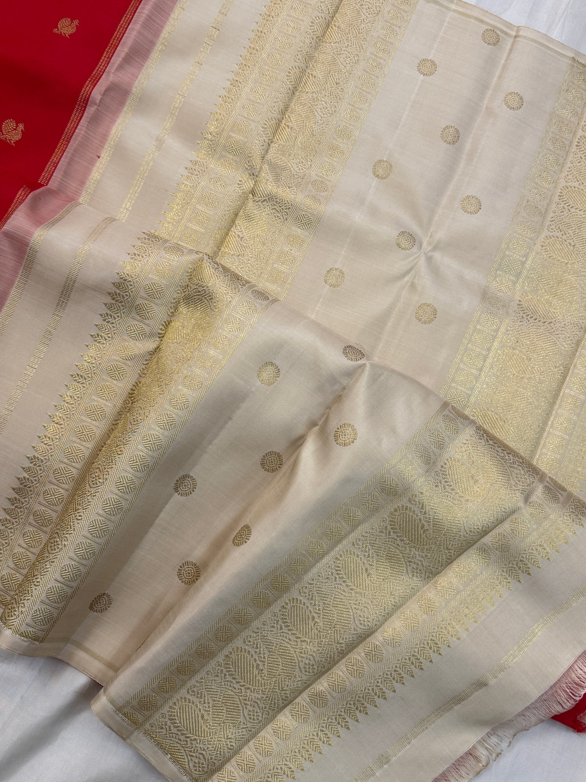 Navarathri - Day 4 Red Colour pure Zari butta border less/Kanjipuram silk sree Clsa 10854