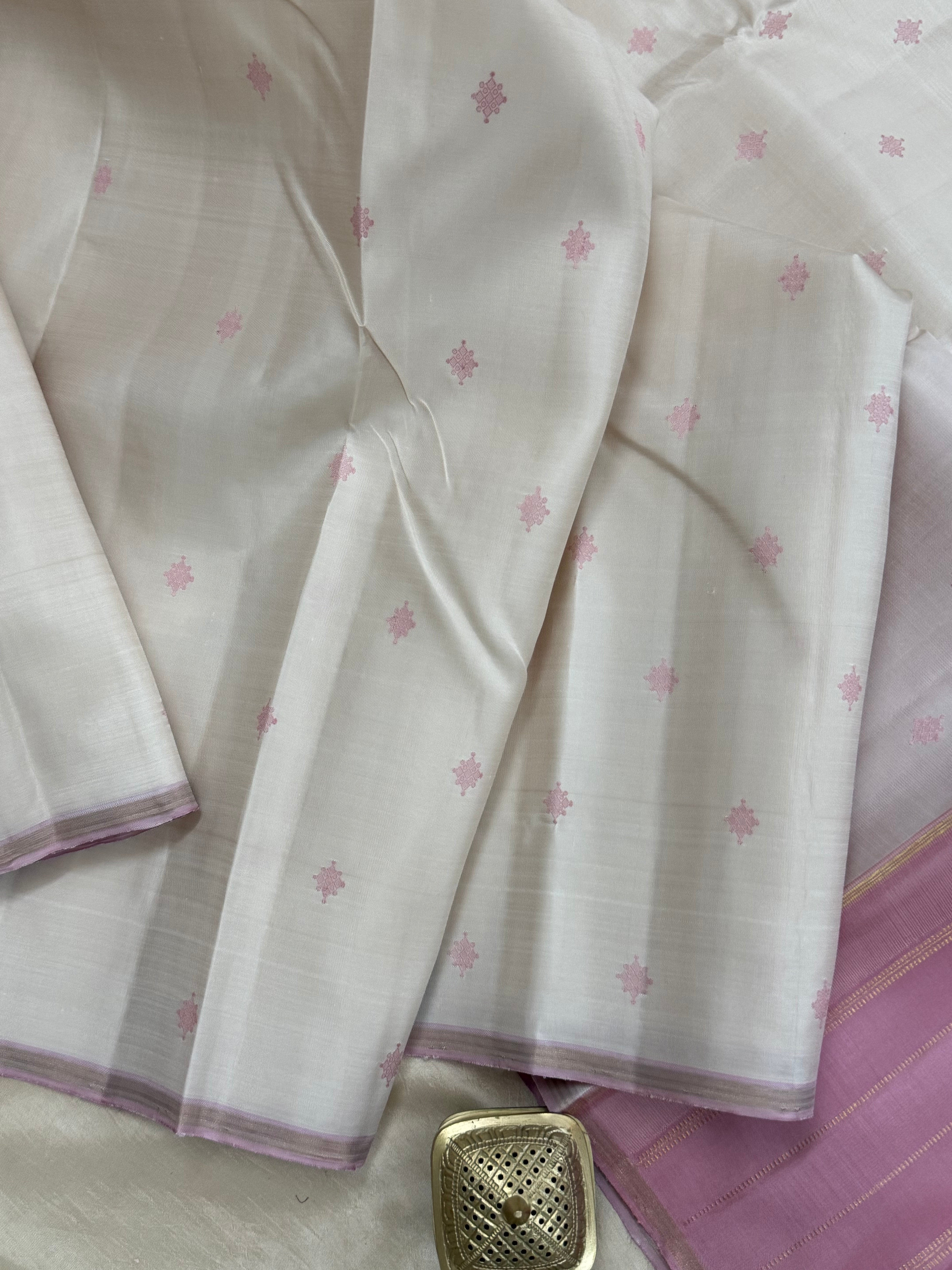 Offwhite thread butta / Kanjipuram silk