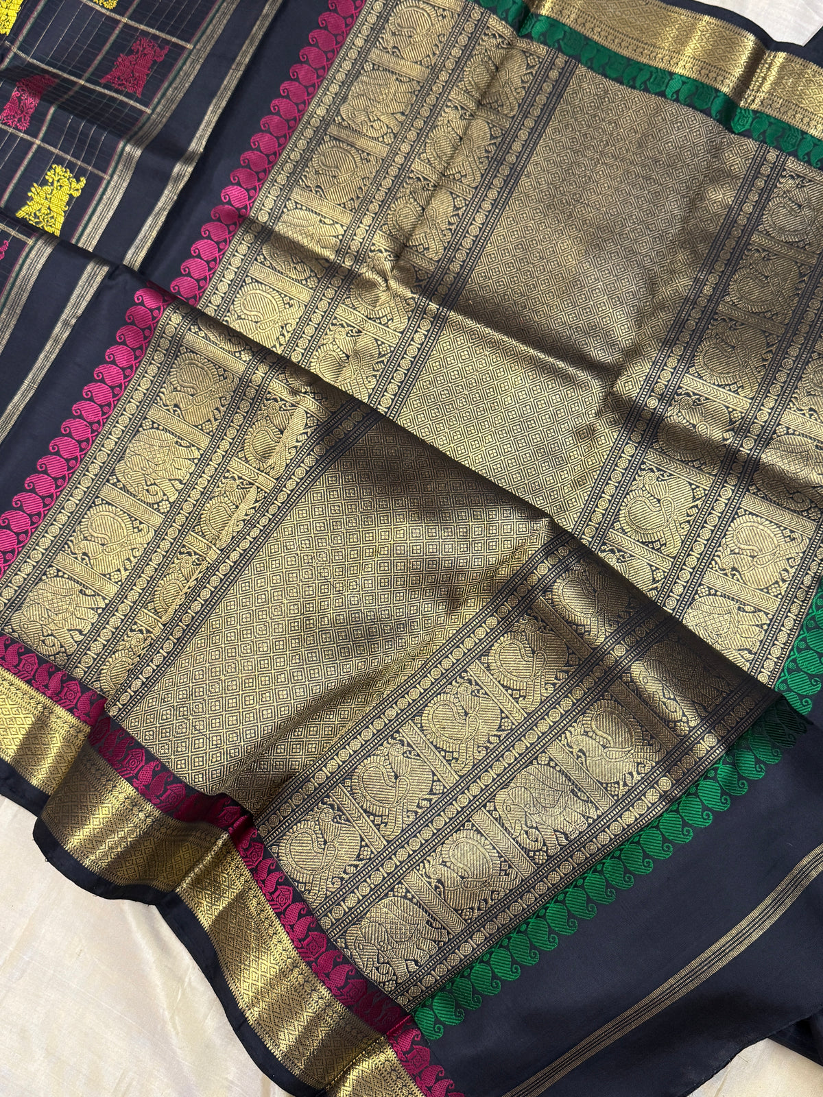 Black Retta kili with Zari and thread Kattam /kanjipuram silk saree