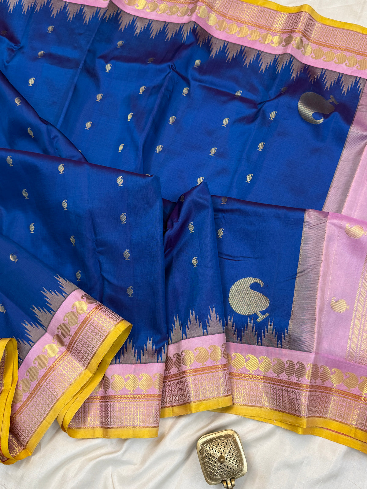 Gadwal silk blue shot colour temple Korvai clsa 7355