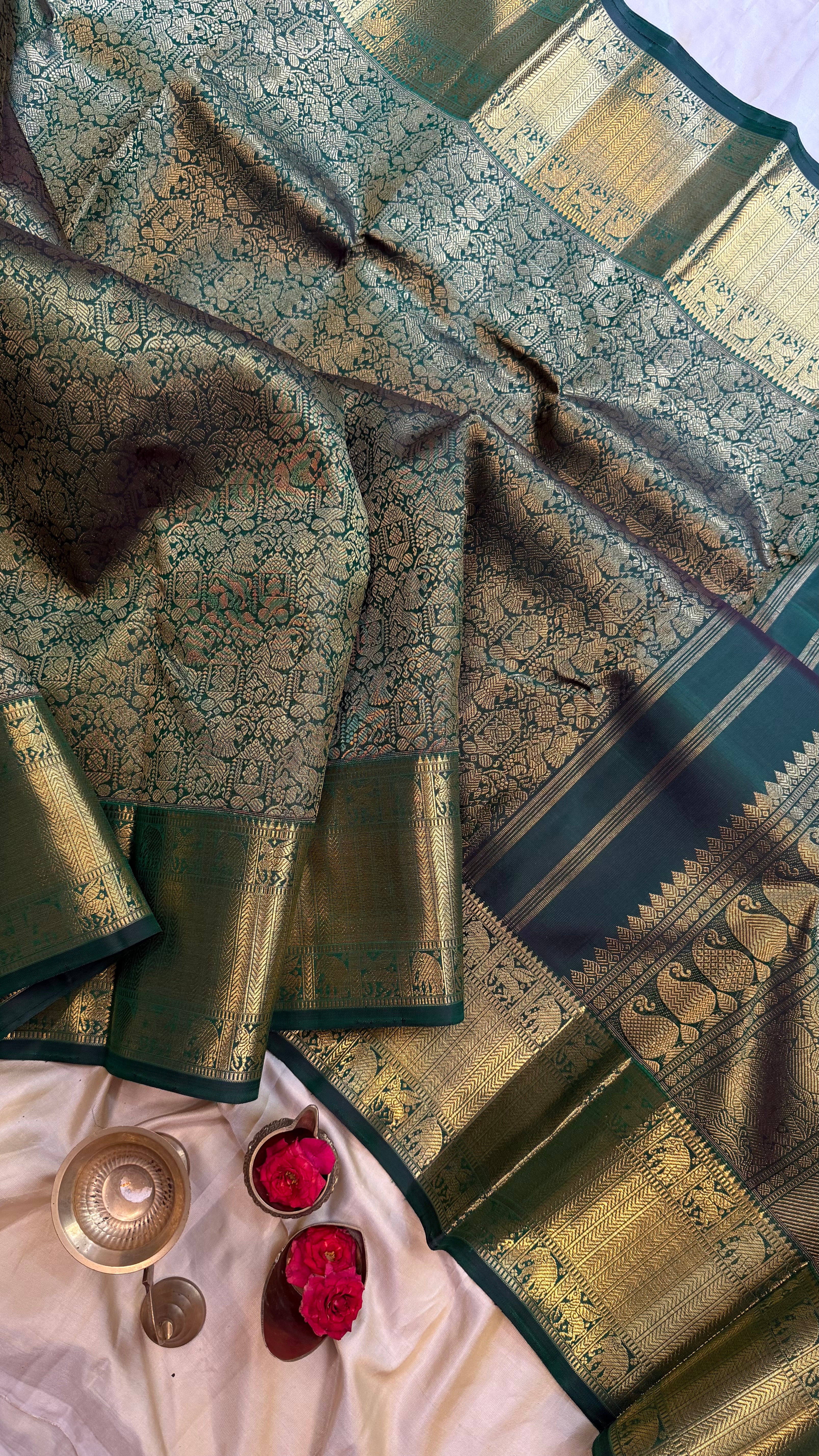 Vaibhogam :  Green vanasingaram brocade Kanjipuram silk