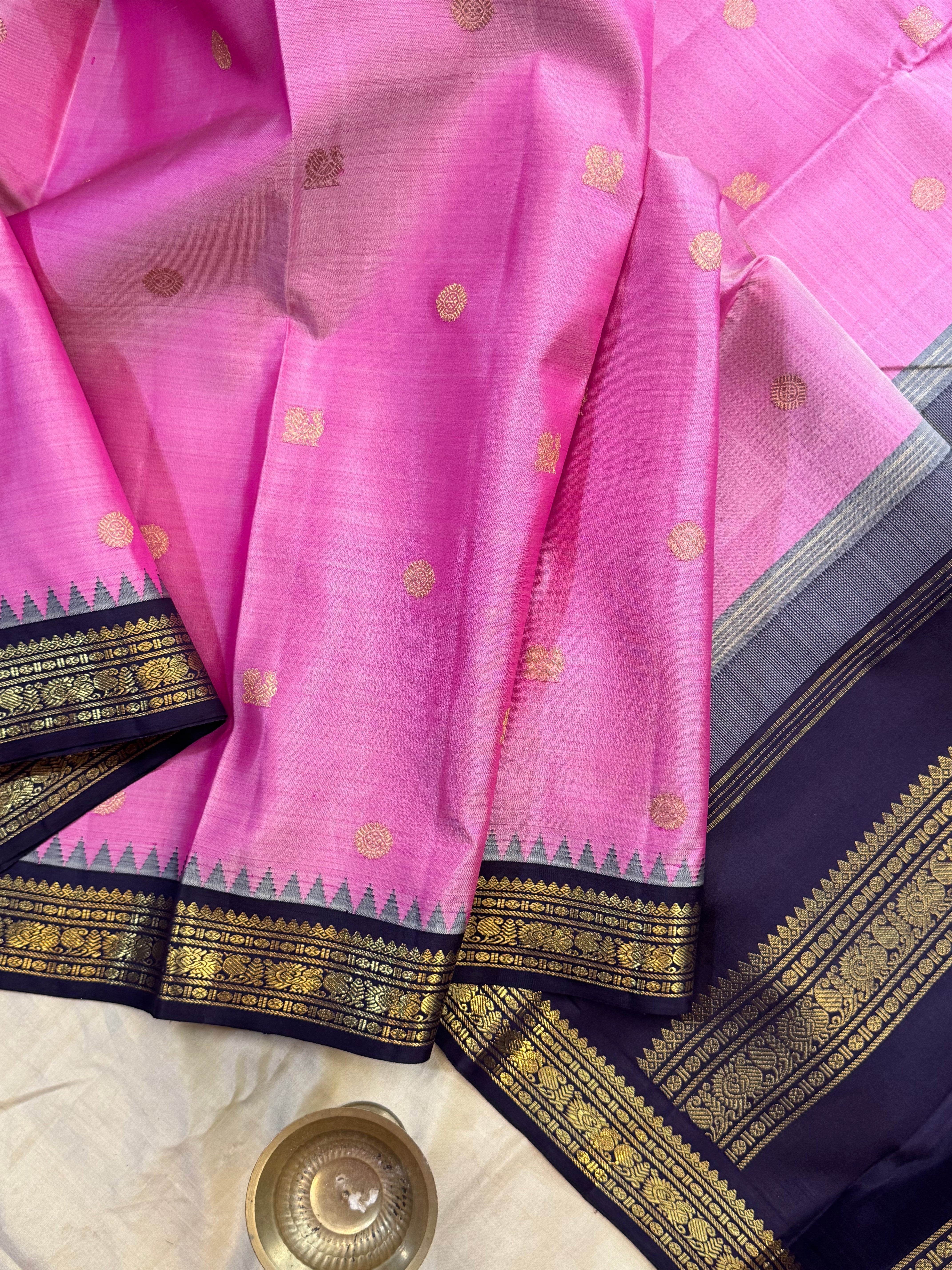Onion pink small border   Korvai / Kanjipuram silk