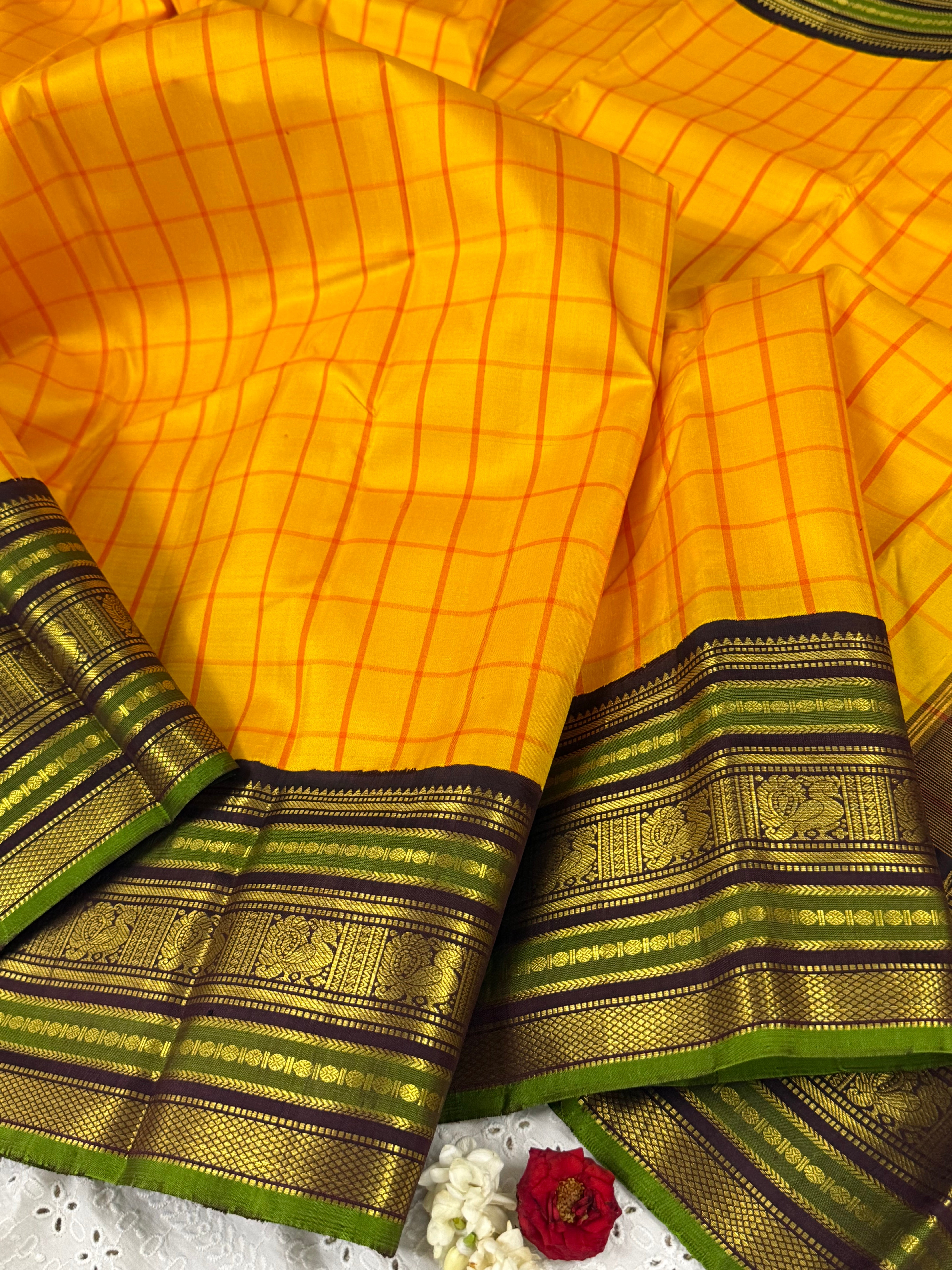 Yellow kattam varisapet border/ Arani silk