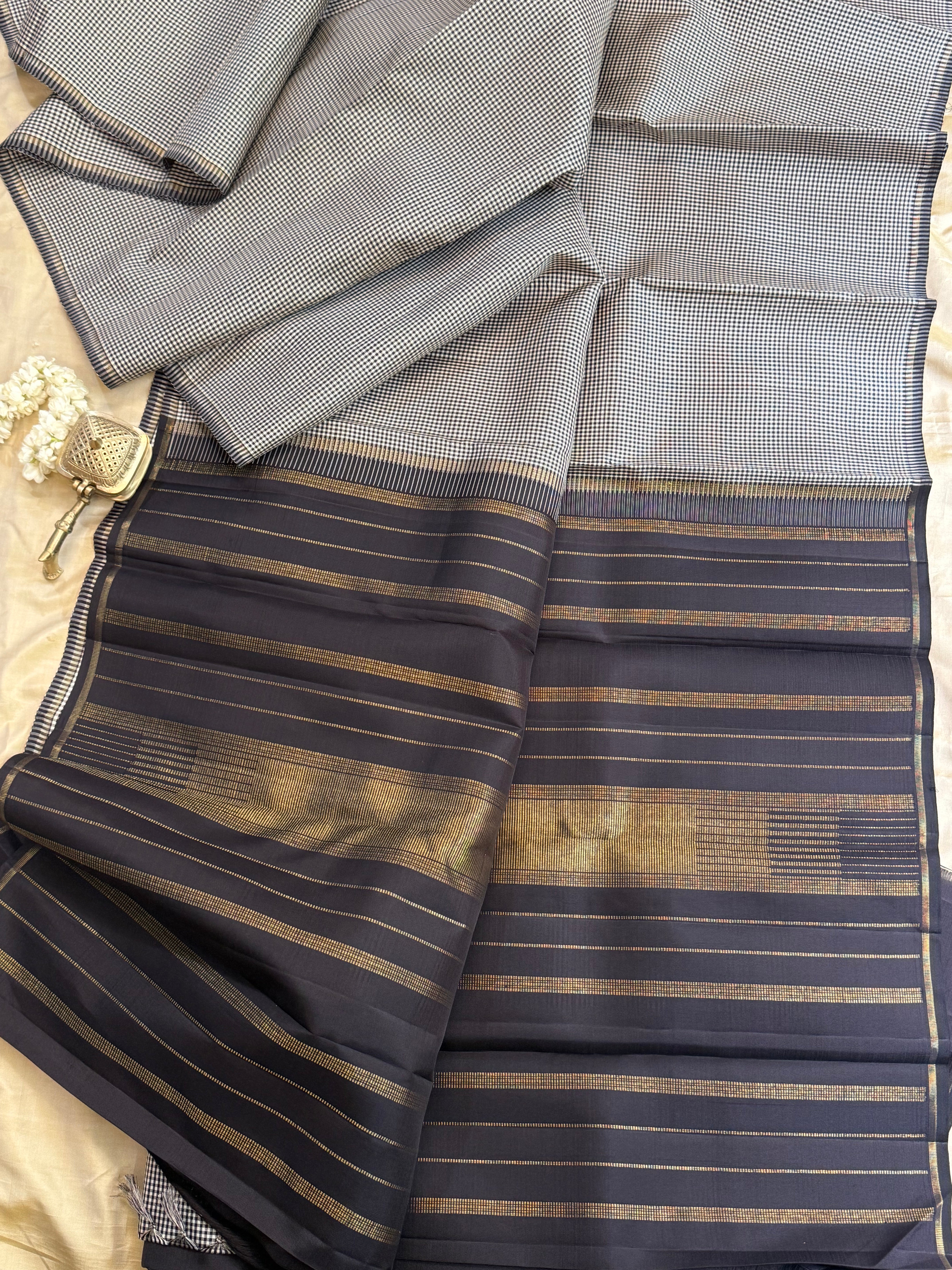 Black and white checks borderless/ Kanjipuram silk