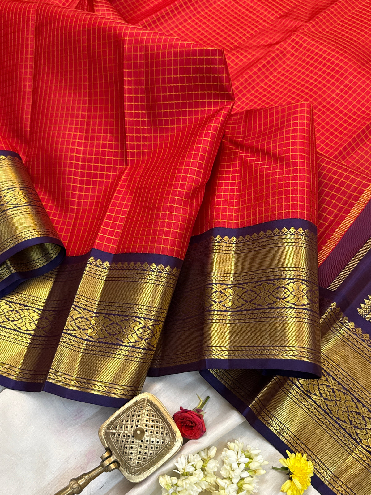 Master weaver - Red thread and zari kattam dark blue kai korvai border adai woven/ Kanjipuram silk