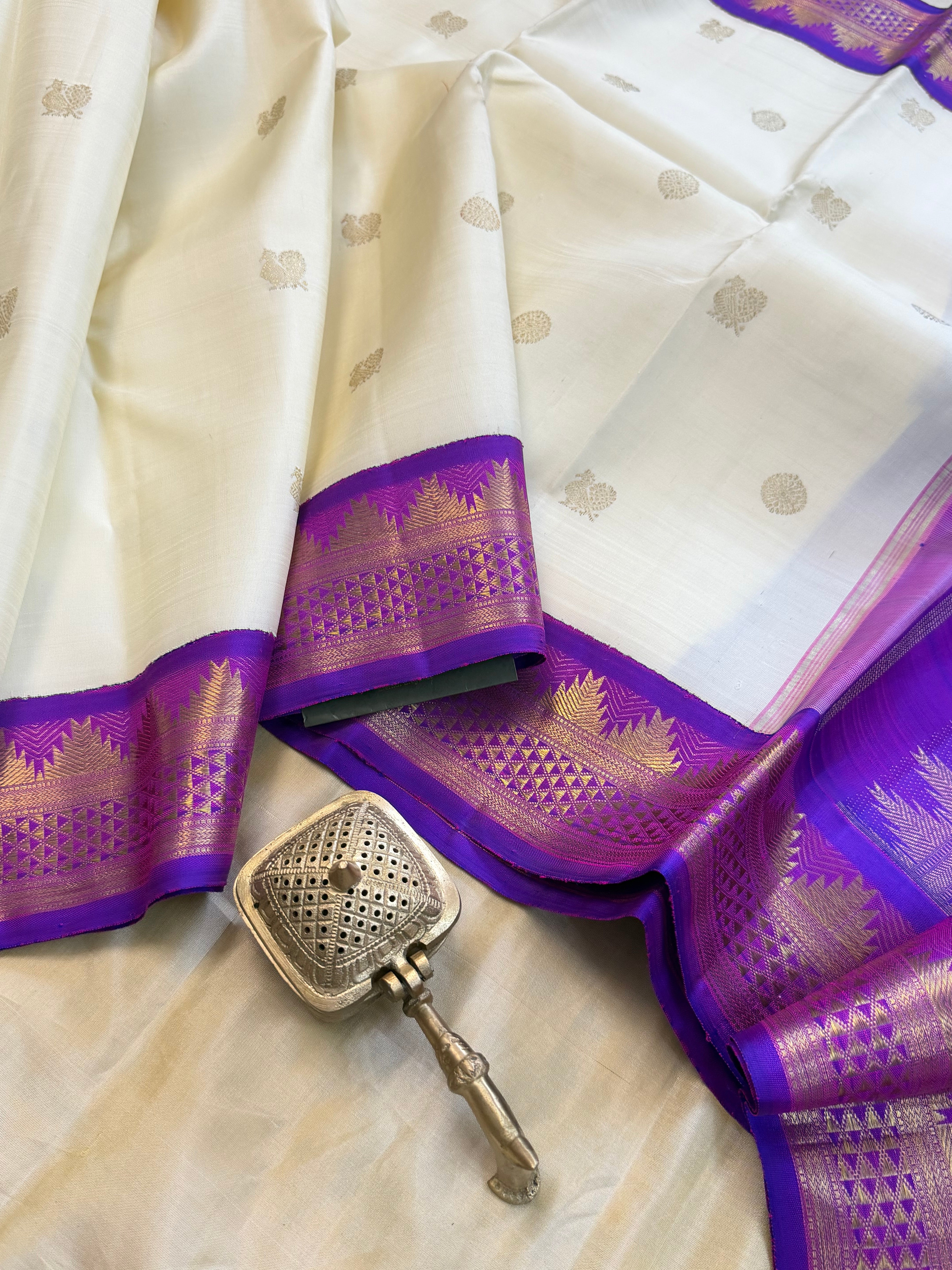 Off white Kai Korvai / pure Kanjipuram silk