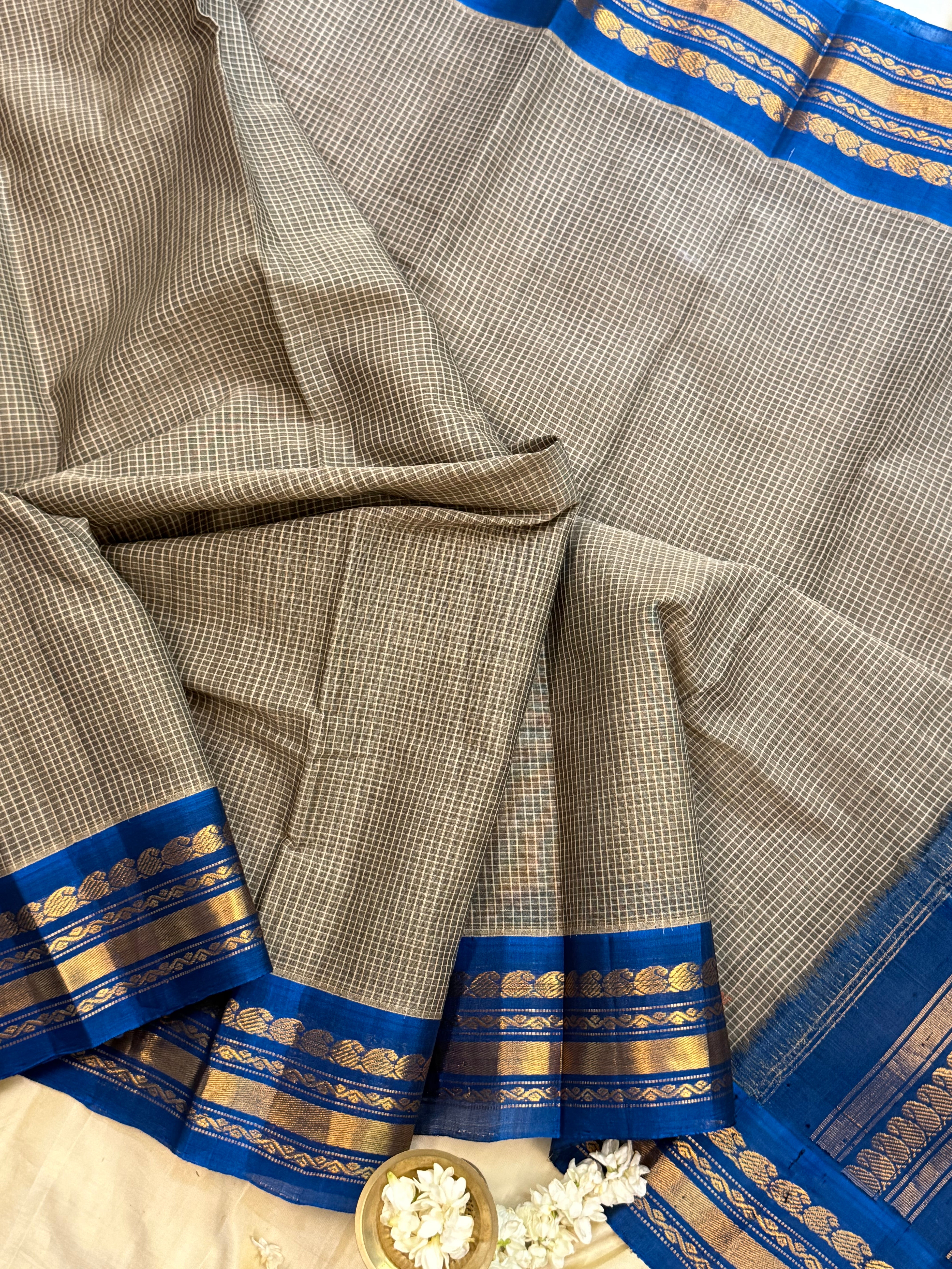 Black shot grey kattam and blue / Gadwal cotton ( No Blouse)