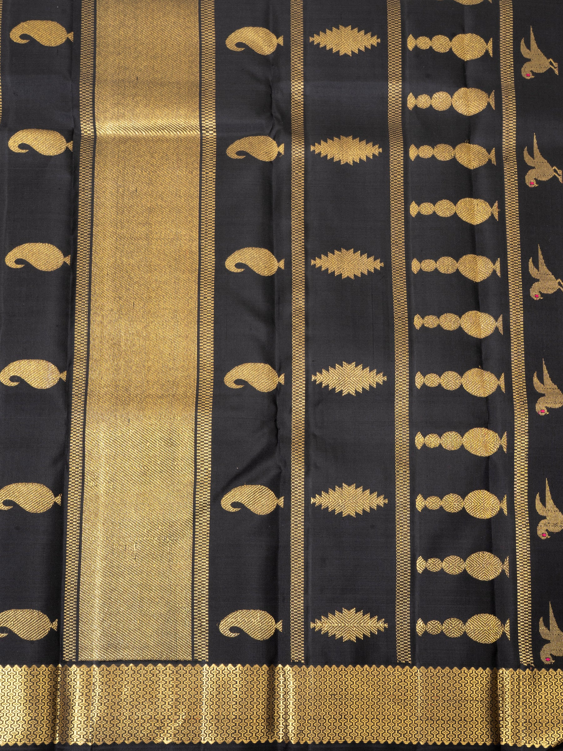 Black and red lakshambutta /Kanjivaram Silk Saree CLSA5006