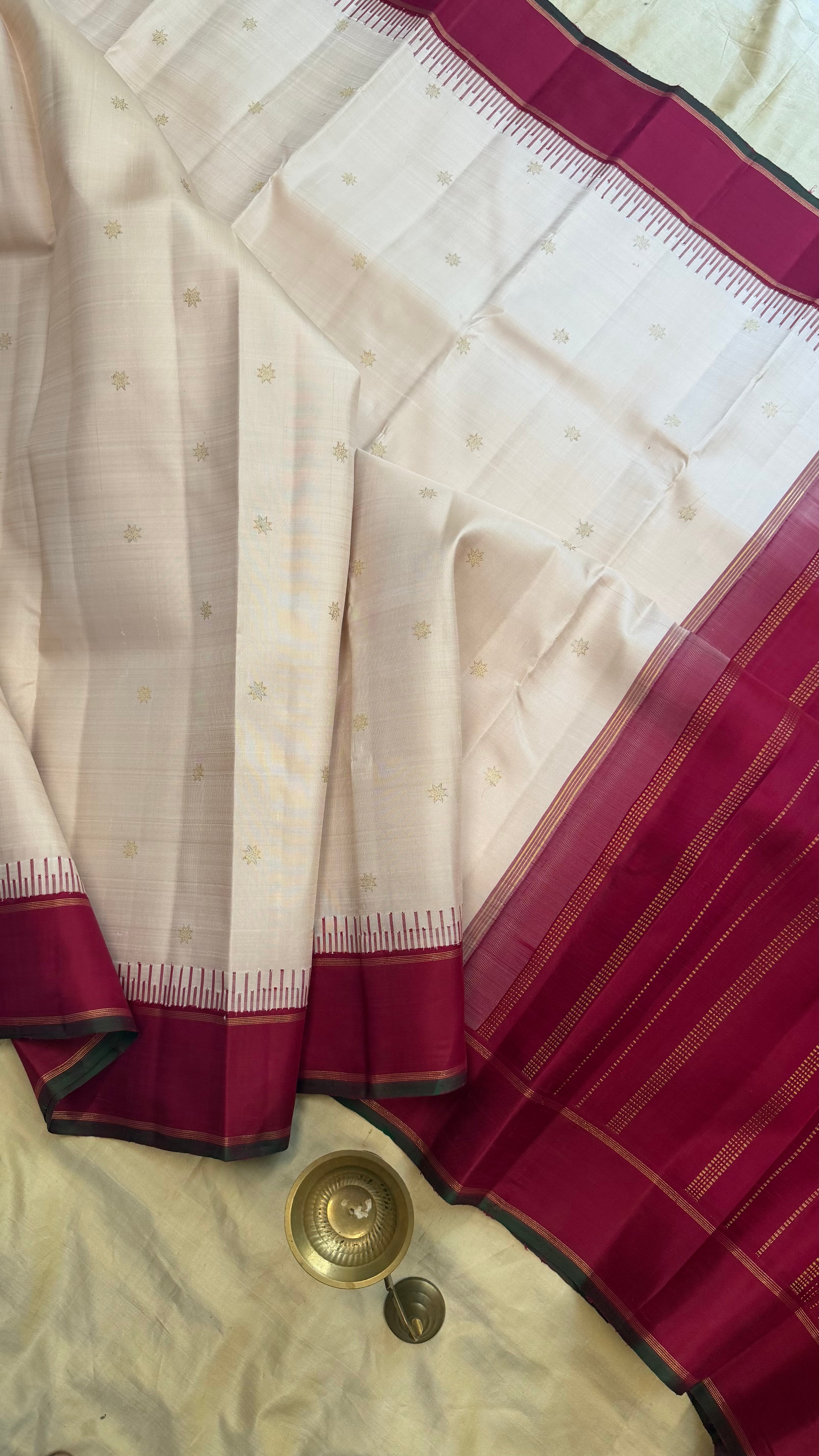 Off white seepu Korvai  / Kanjipuram silk