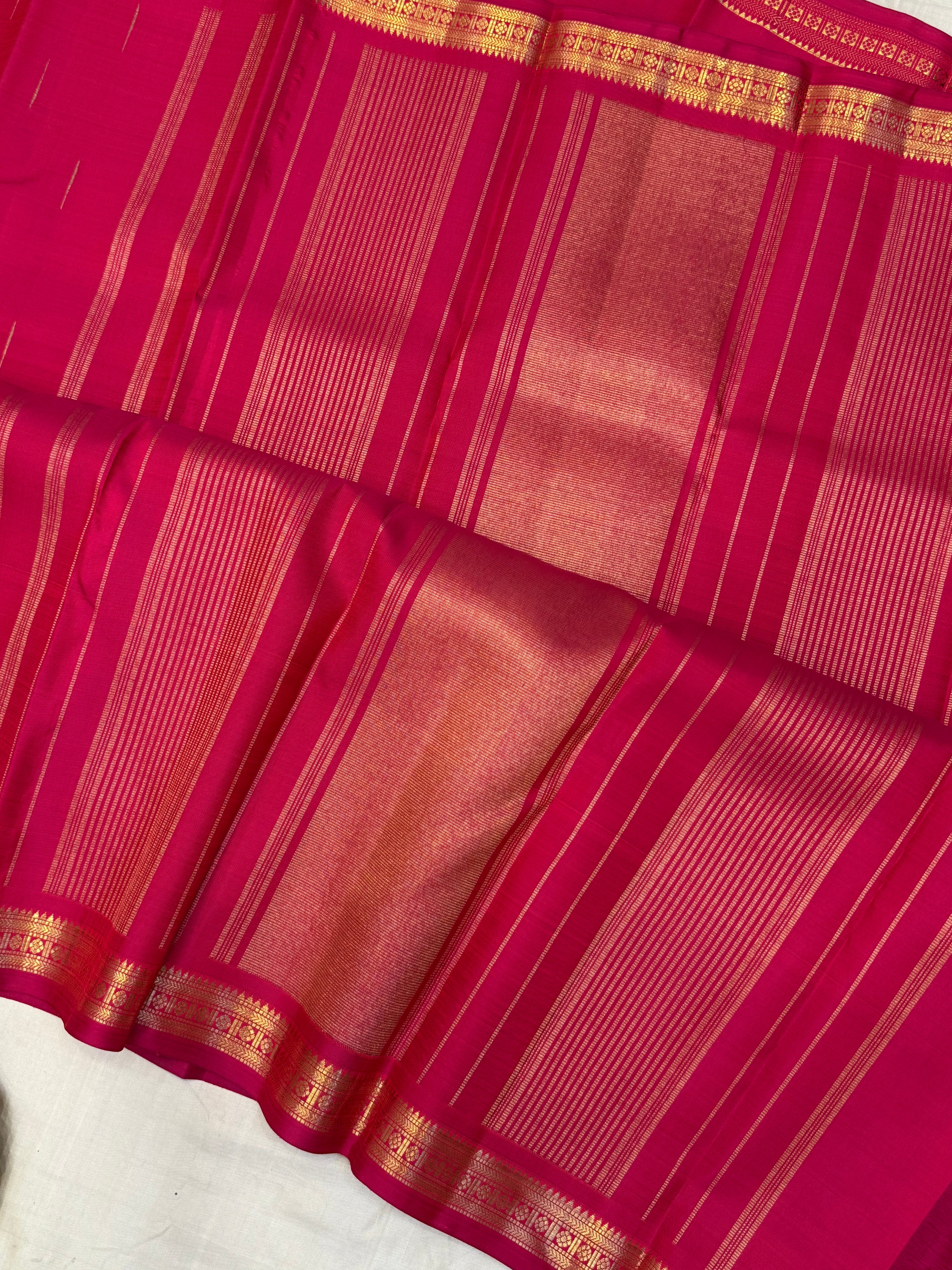 Kalyani : Double tone pink small border Malli moggu / kanjipuram silk