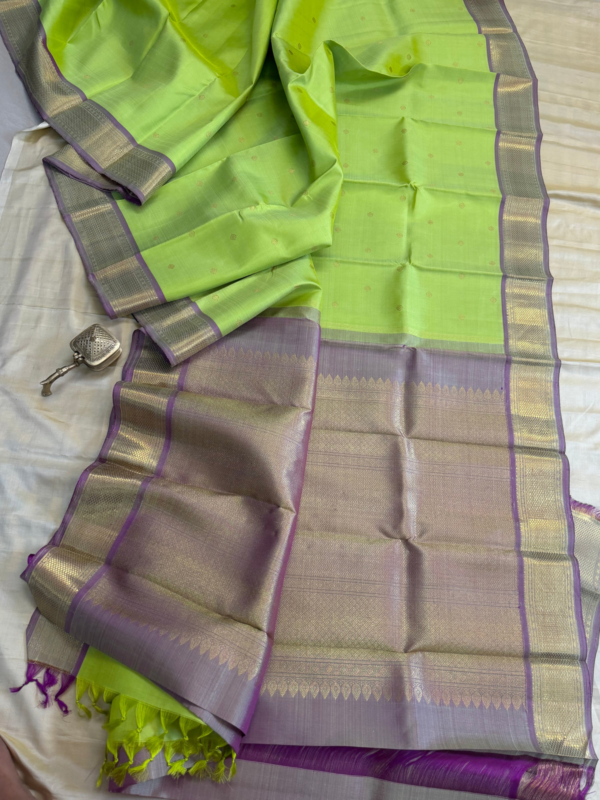 Colours of Navarathri Sampanga  Butta / pure Kanjipuram silk