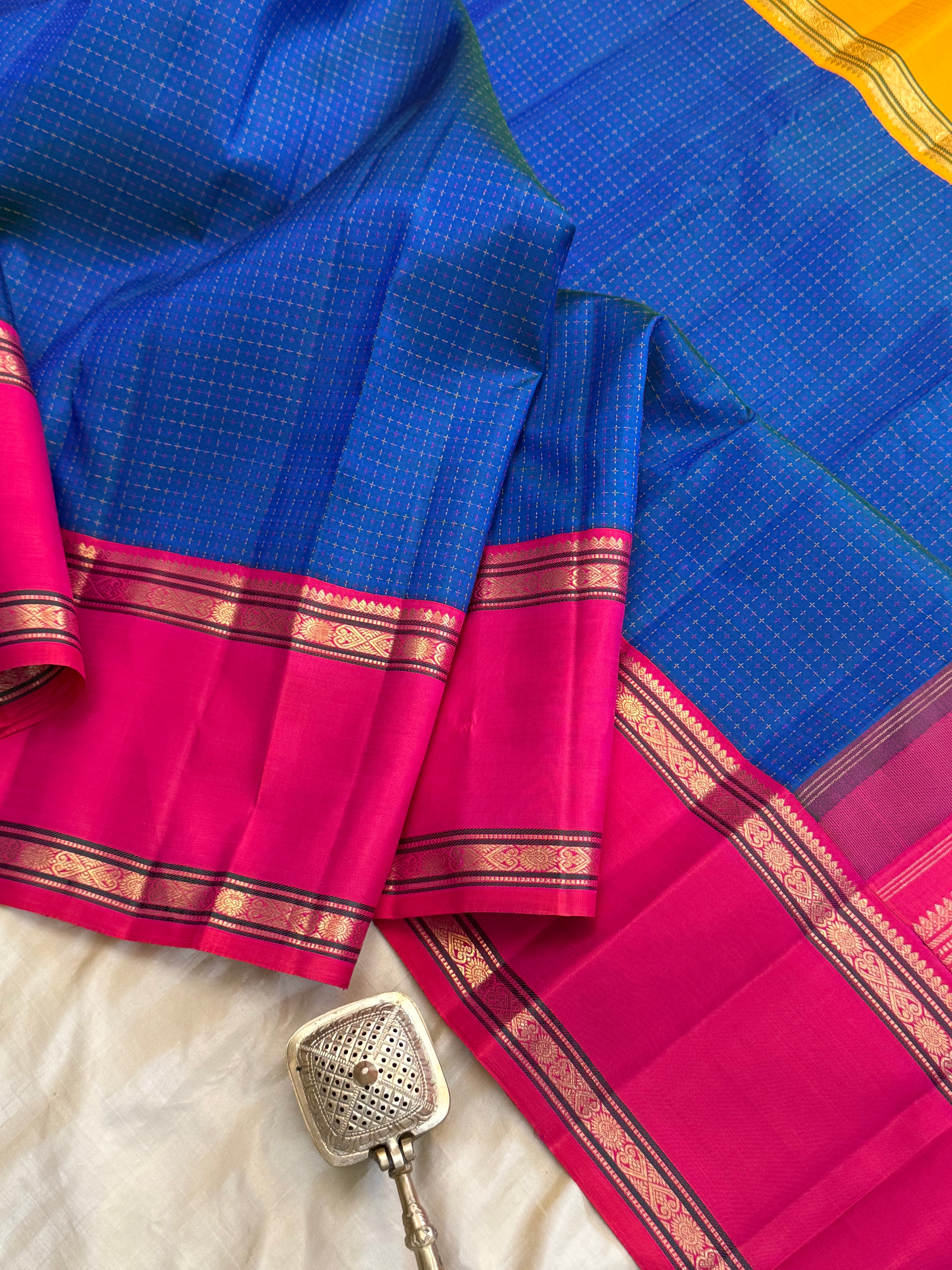 Vintage Mayilkazhuthu body  plus Butta with Ganga Jamuna border CLSA10531