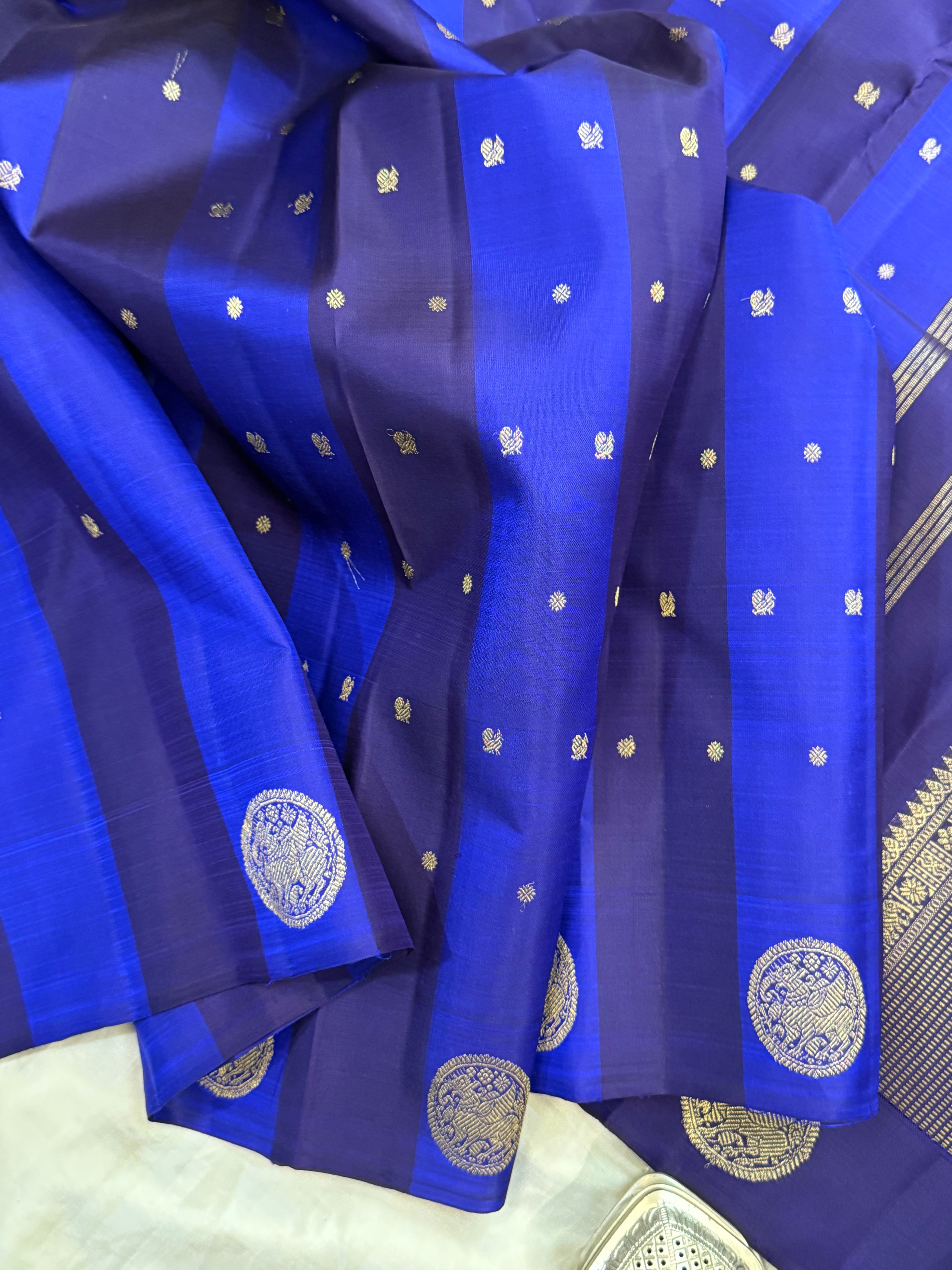 Blue and deep blue stripes concept border butta / Kanjipuram silk