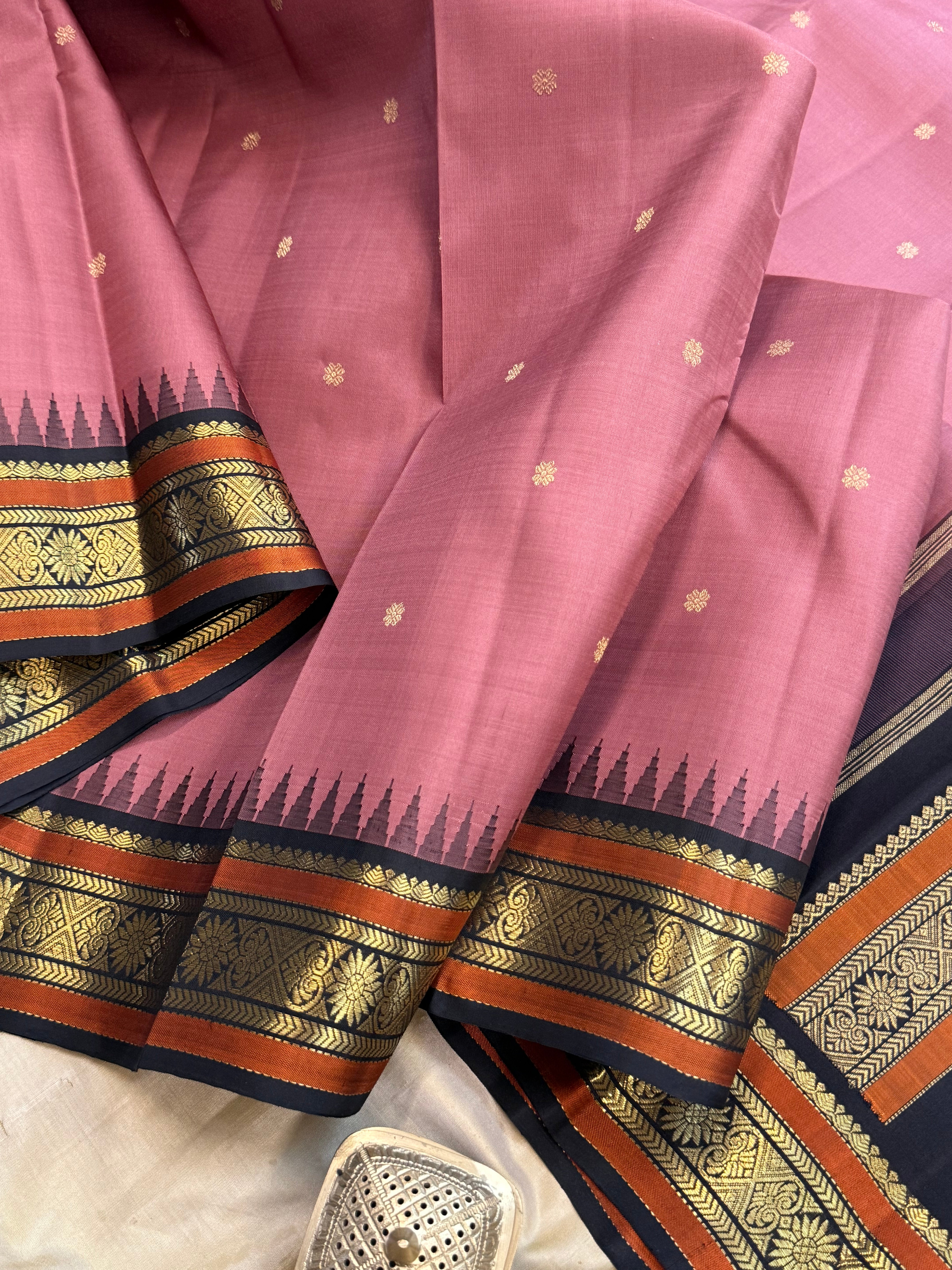 Rosewood pink and black kai korvai/ Kanjipuram silk