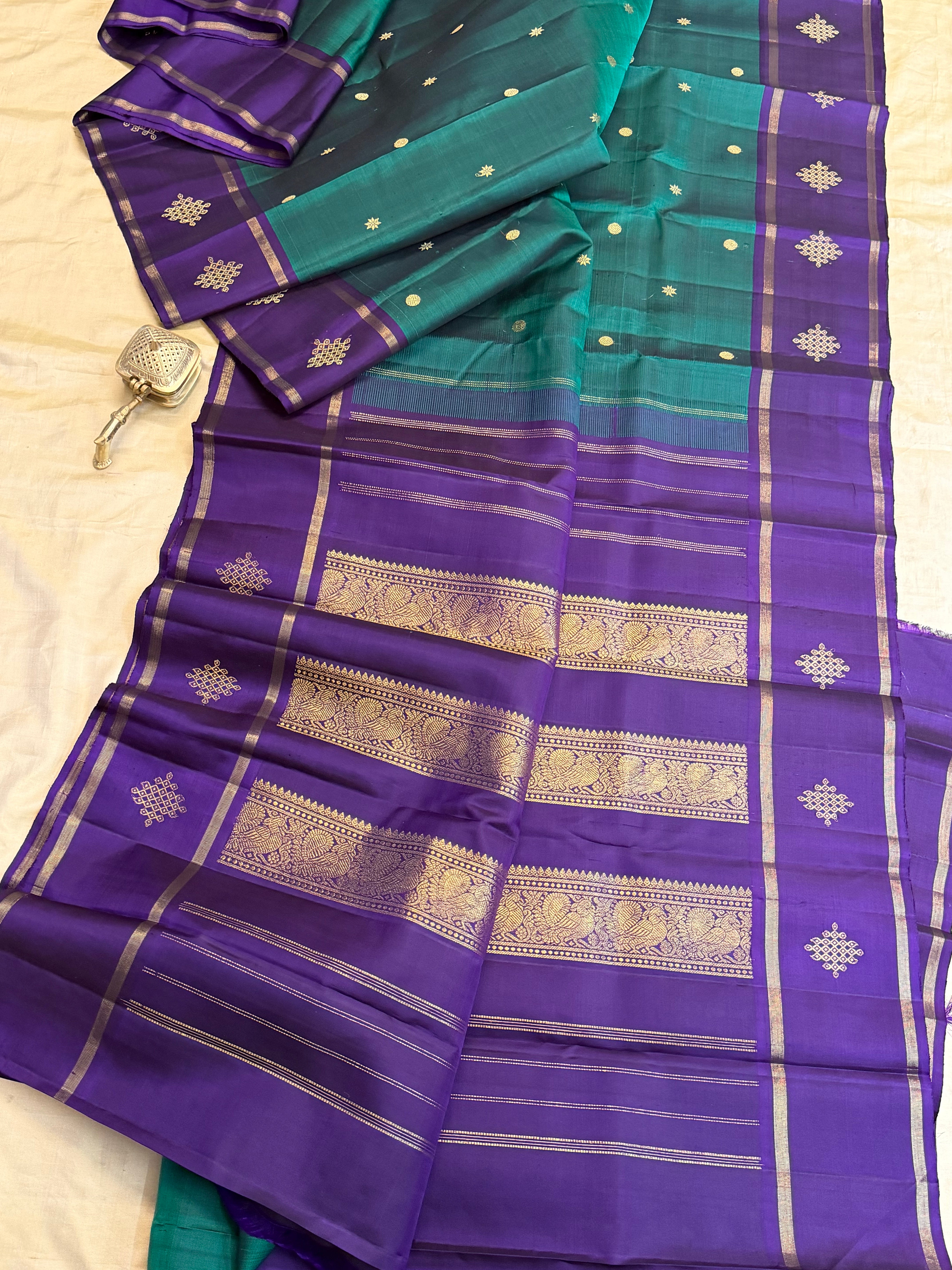 Permam : Emerald green Kolam border    / Kanjipuram silk CL9367