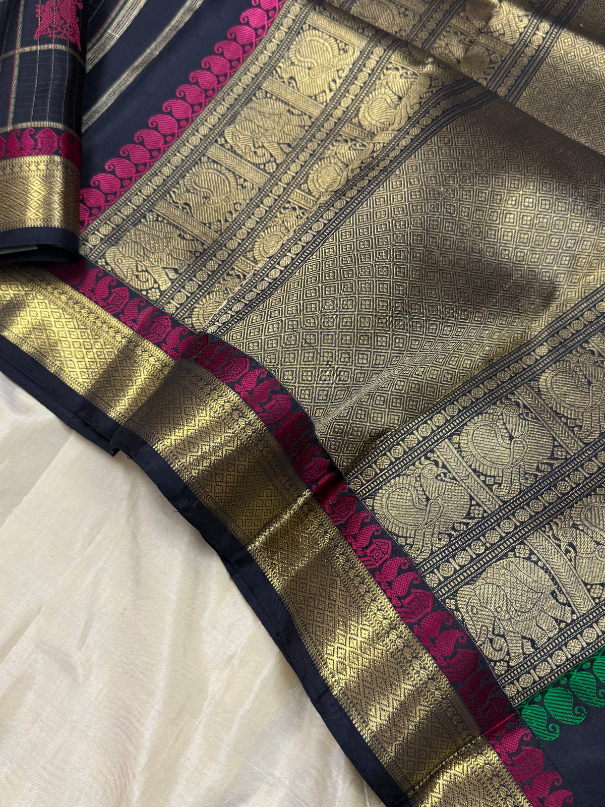 Black Retta kili with Zari and thread Kattam /kanjipuram silk saree