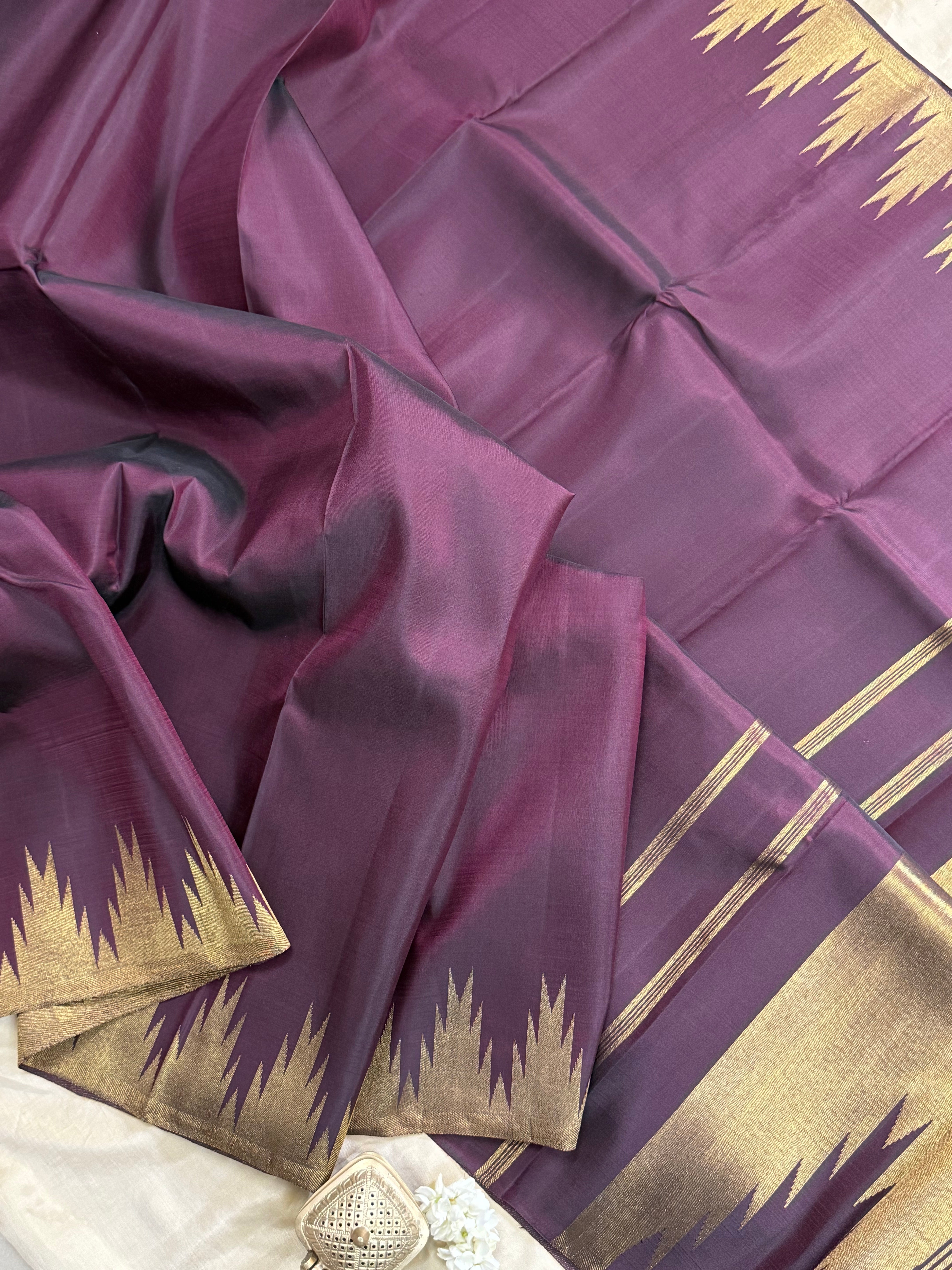 Deep pakku shot black 8 kol temple border/ Kanjipuram silk CLSA2092