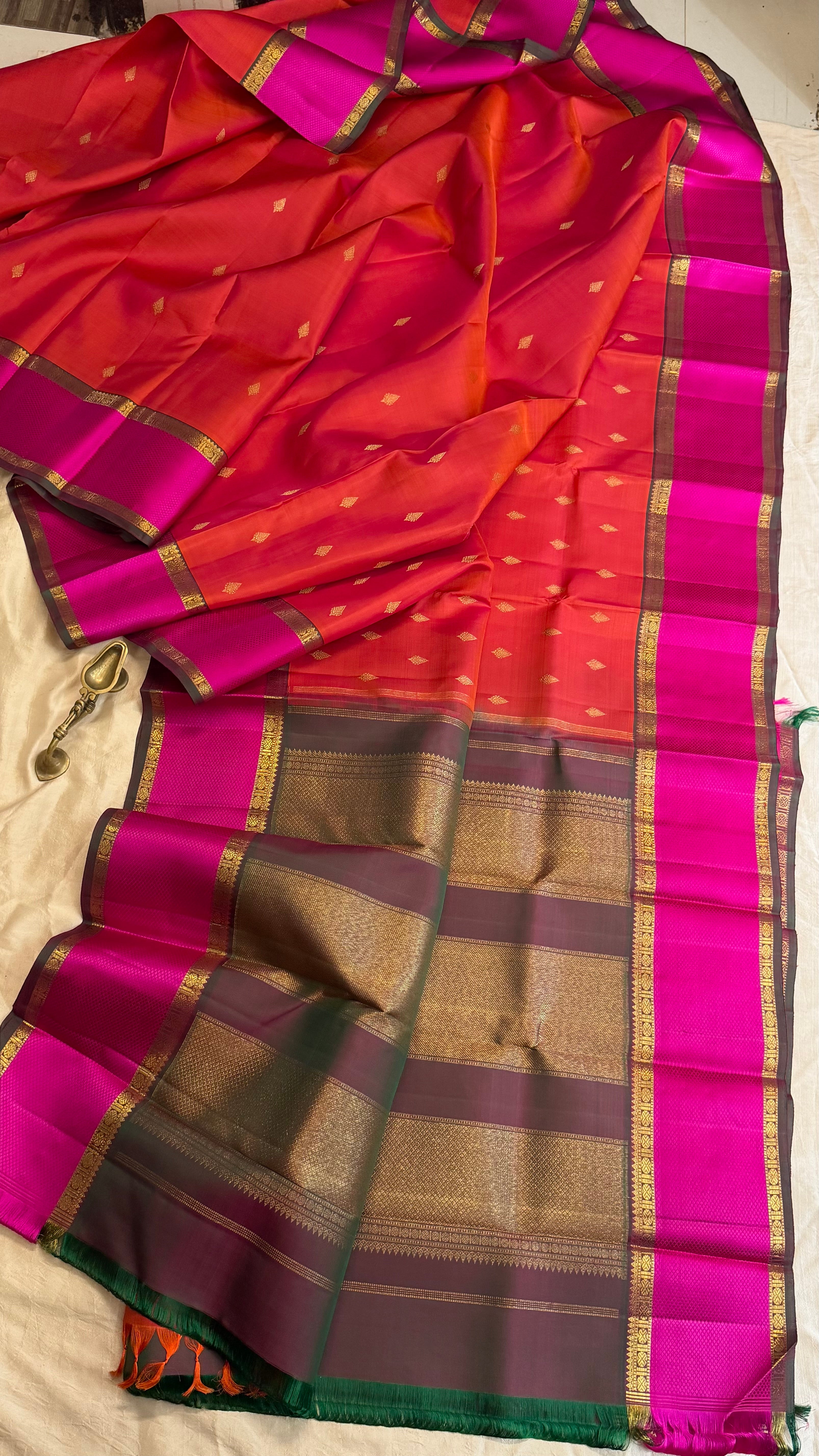 Rust color  Thilagam Butta / Kanjipuram silk