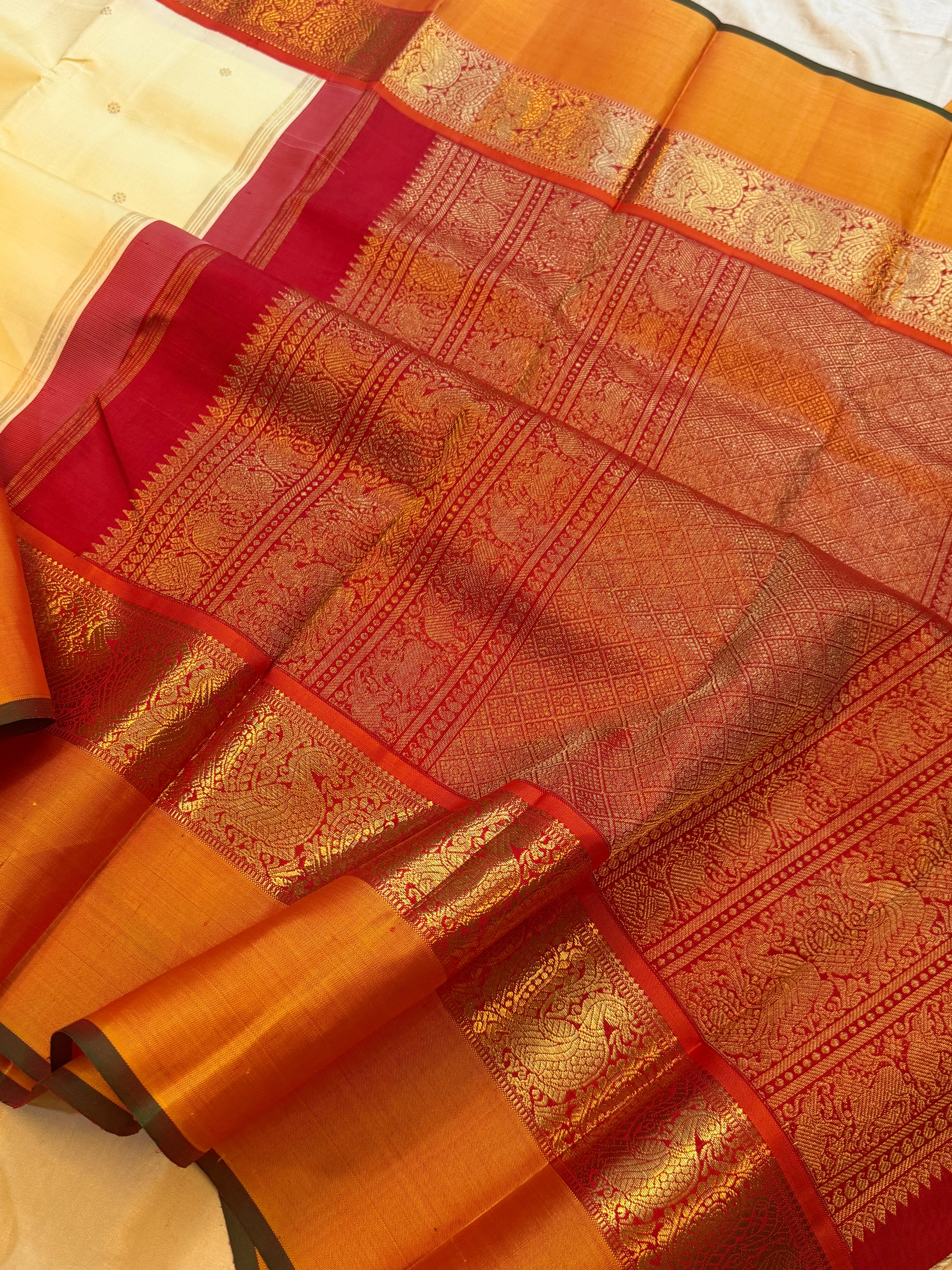 Off white Korvai kaal erangina border / Kanjipuram silk