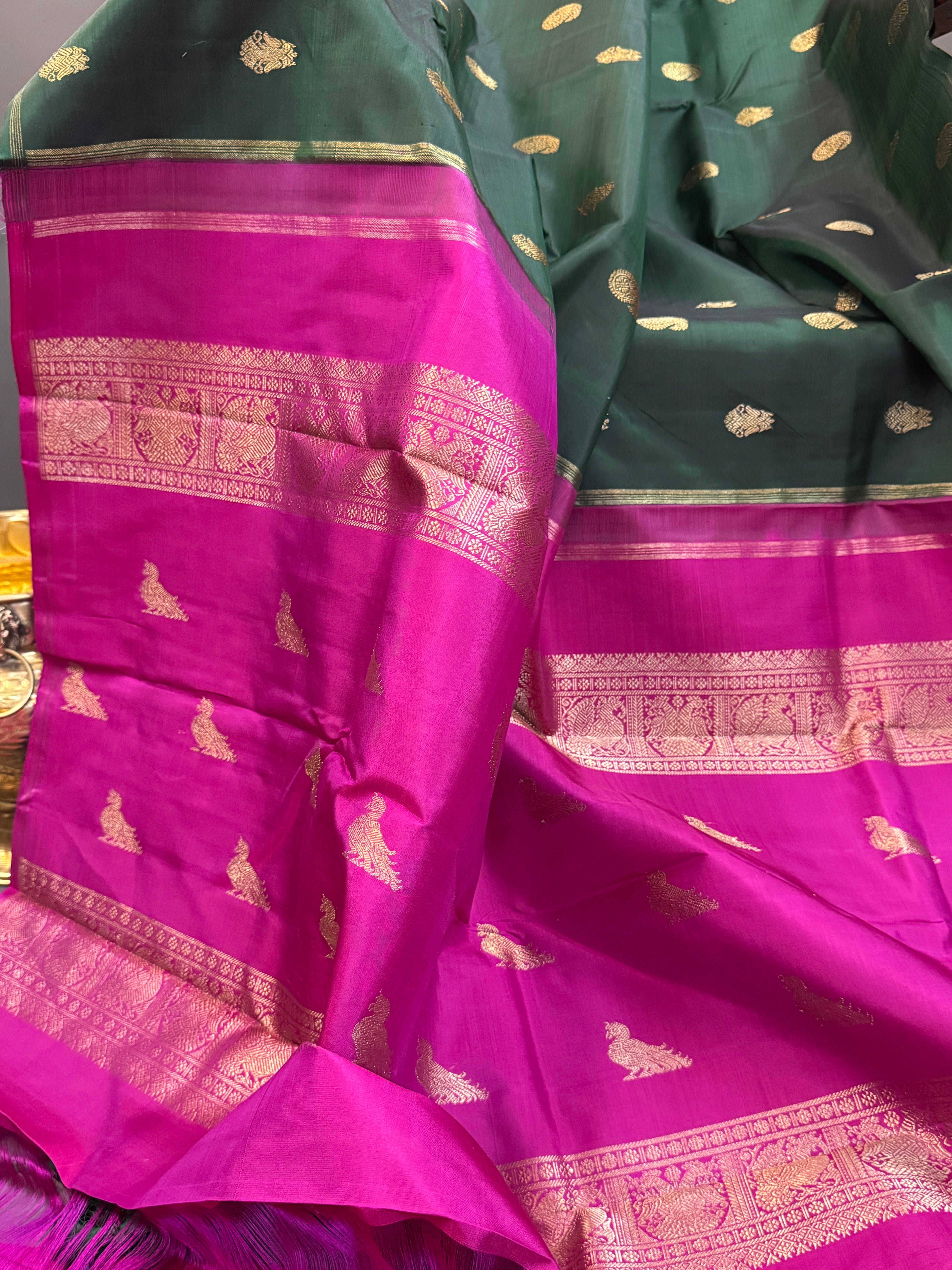 Dark green  Butta  Borderless kanjipuram silk saree
