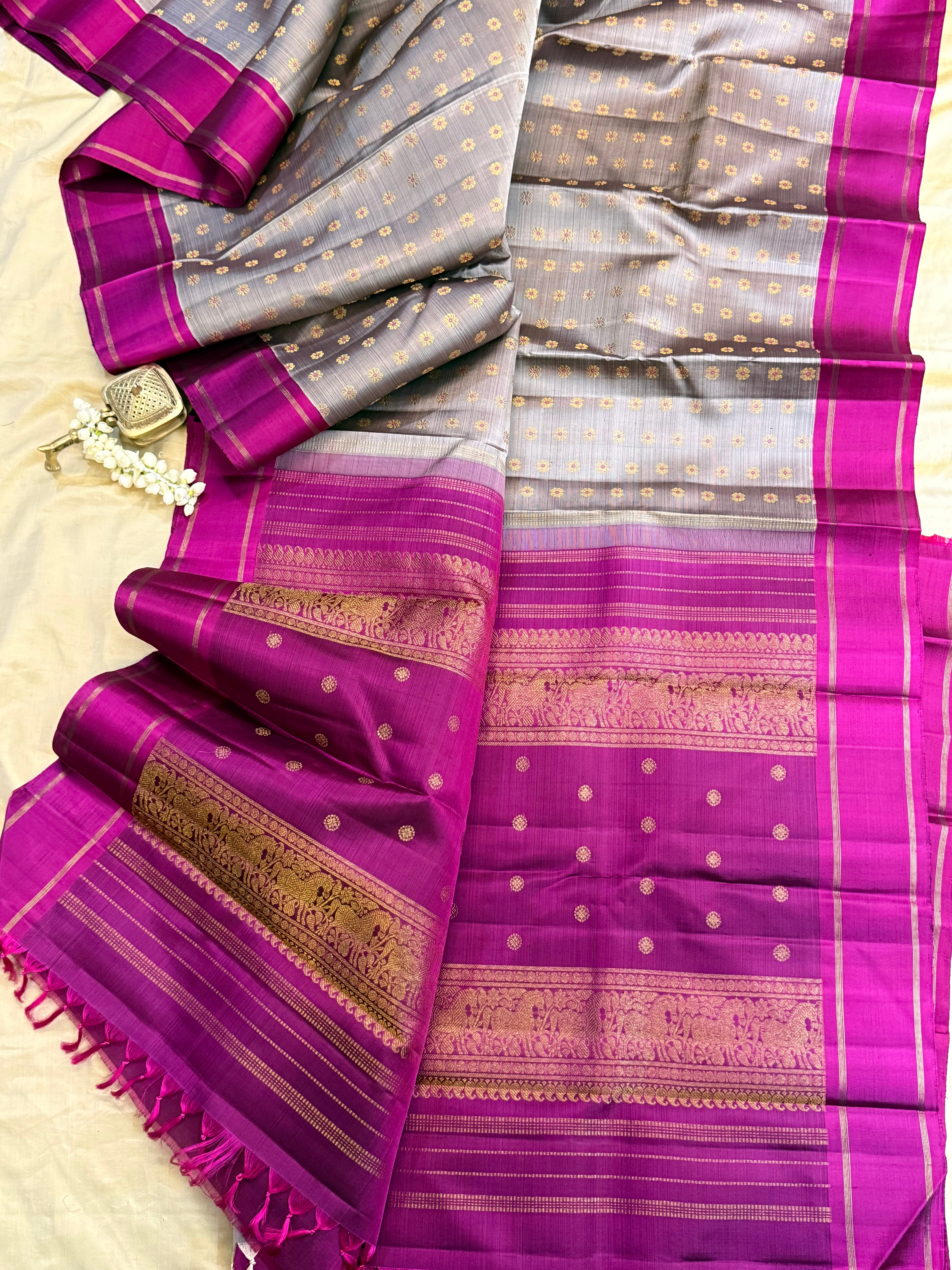 Grey meenakari butta / Kanjipuram silk CL9954