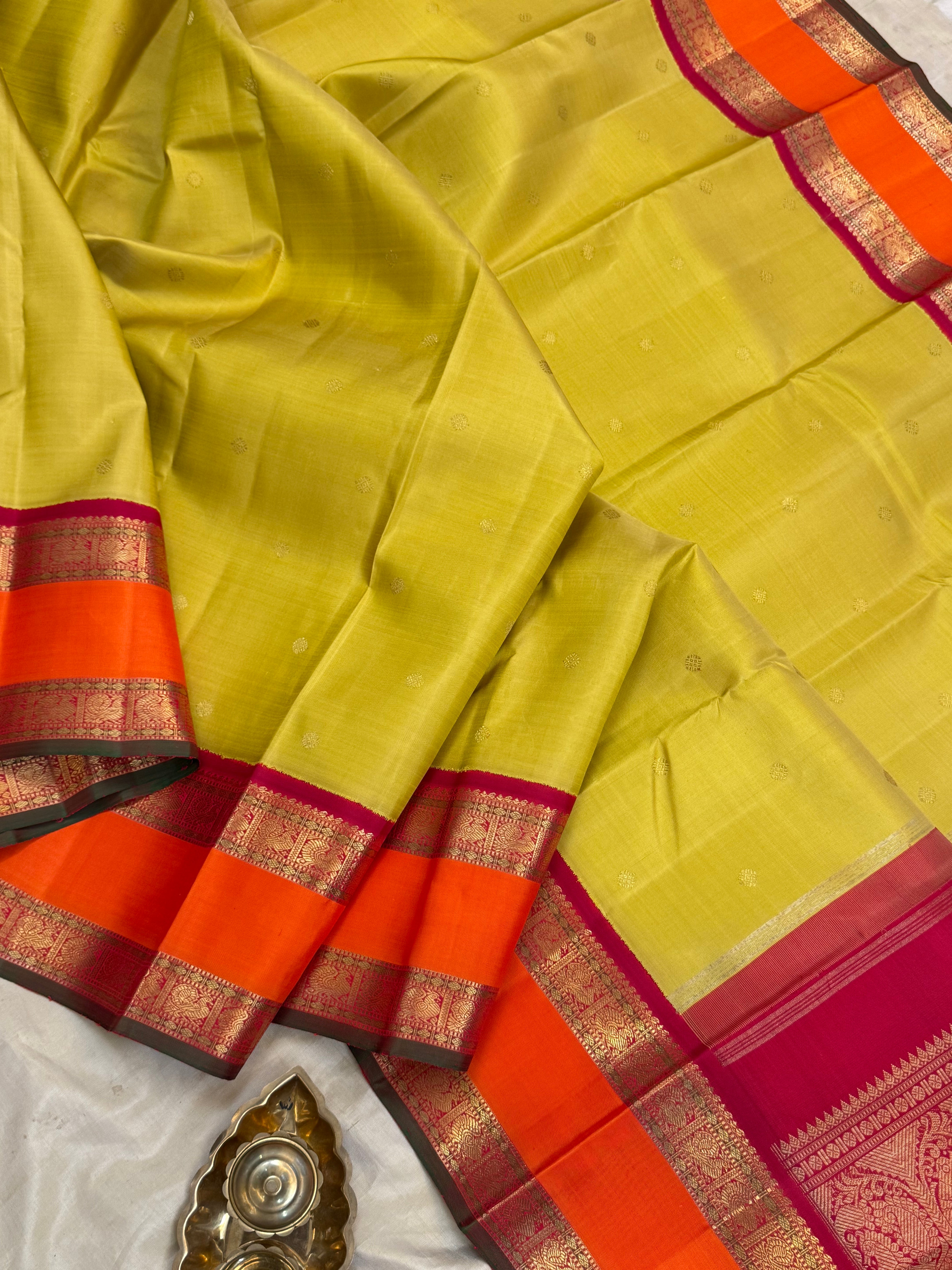 Light pastel yellow retta pet Korvai  Kanjipuram silk