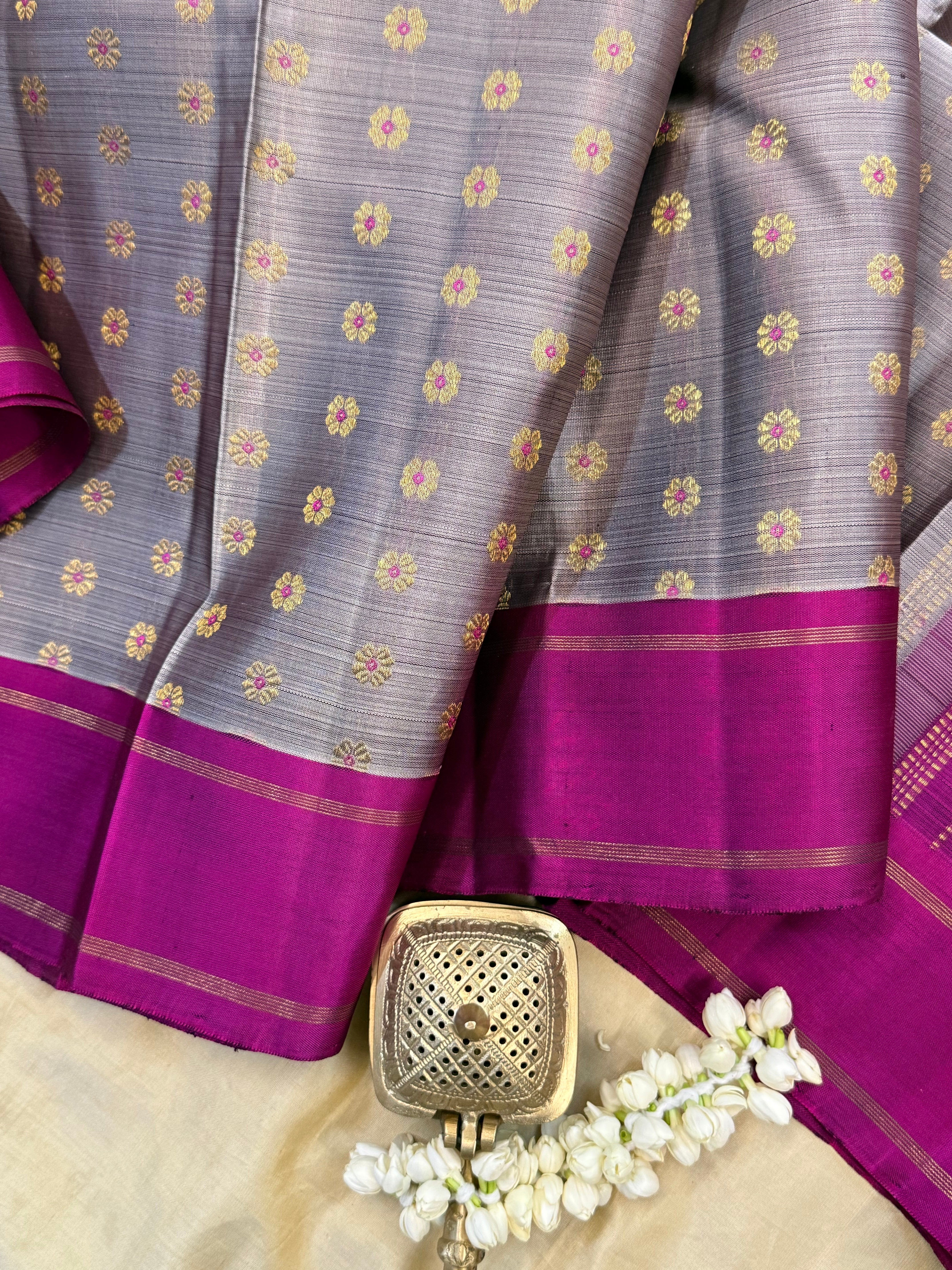 Grey meenakari butta / Kanjipuram silk CL9954