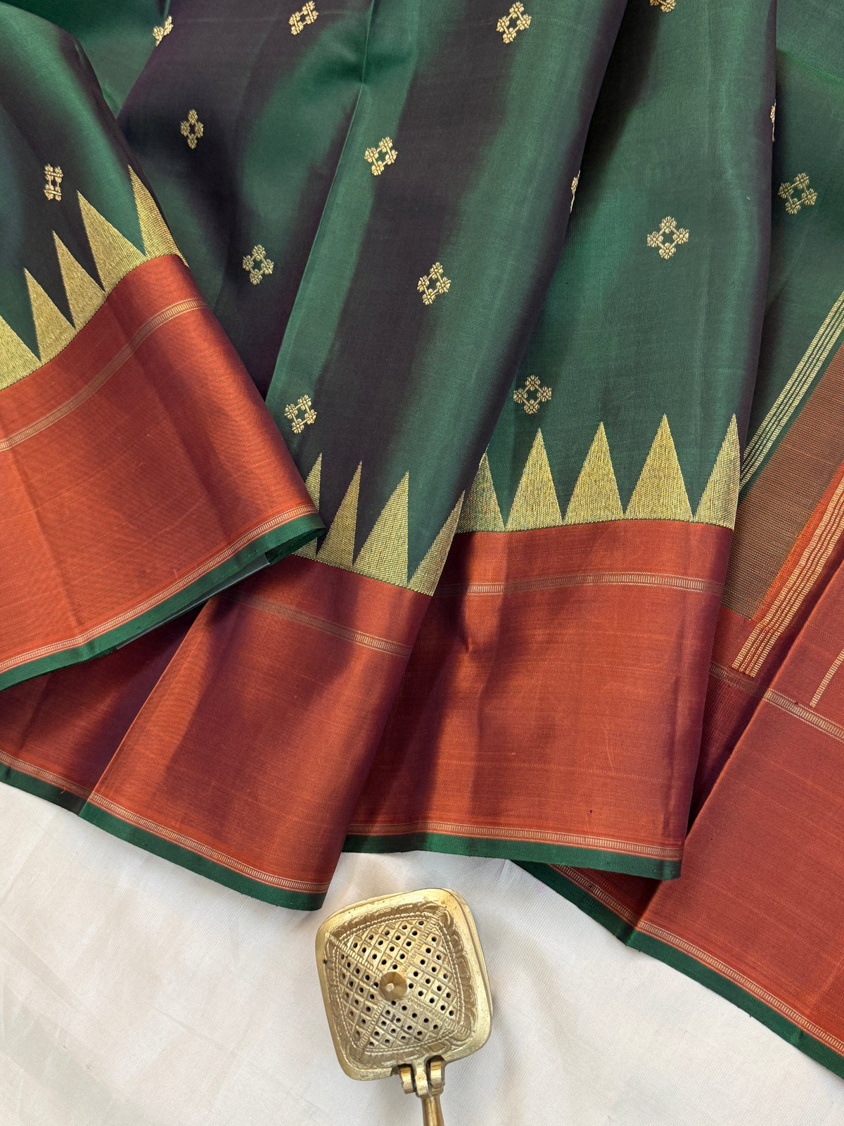 Green temple and pure Zari Butta/ kanjipuram silk saree clsa 8097