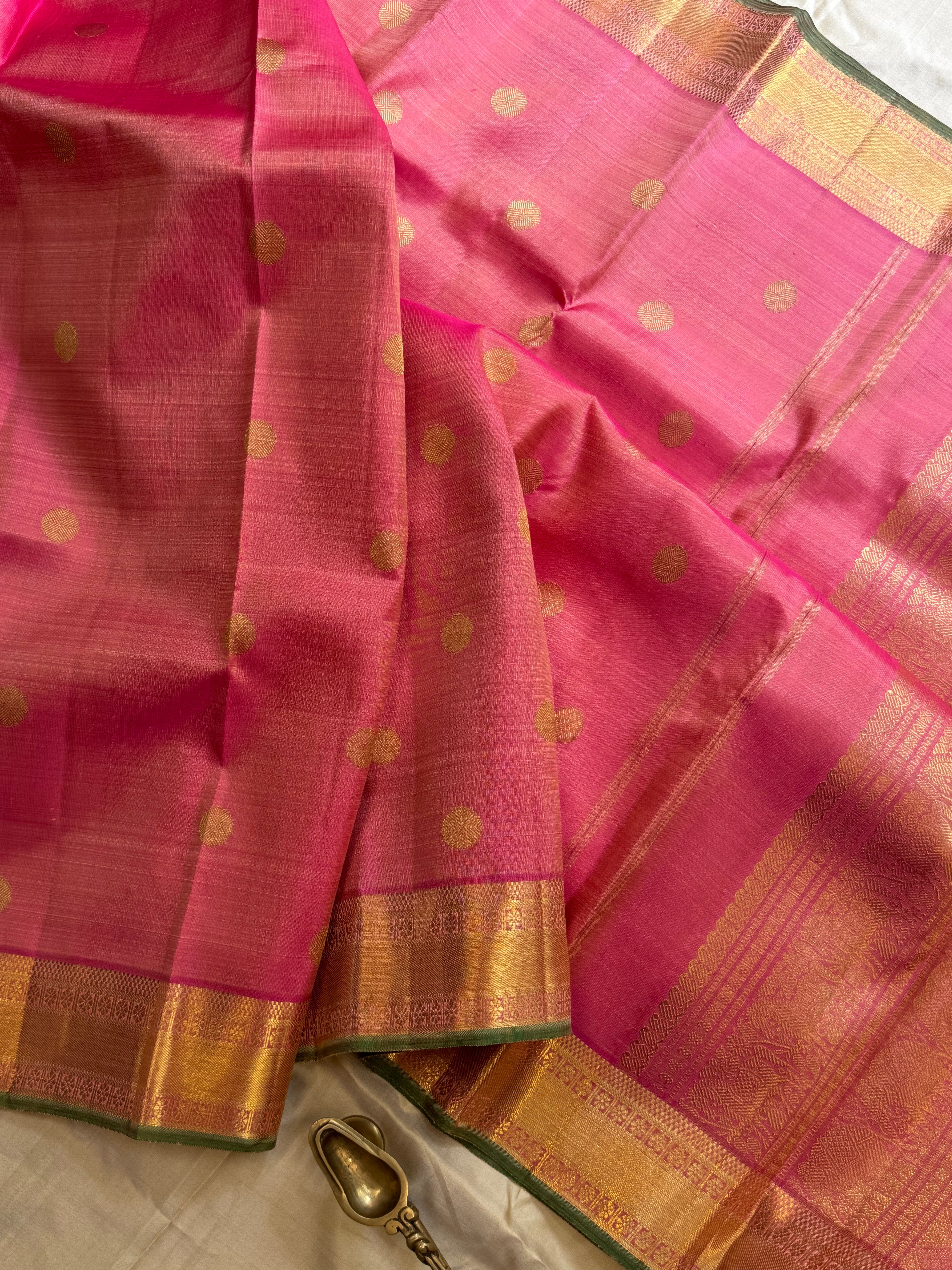 Swapnam : Onion pink kaasu Butta  / kanjipuram silk