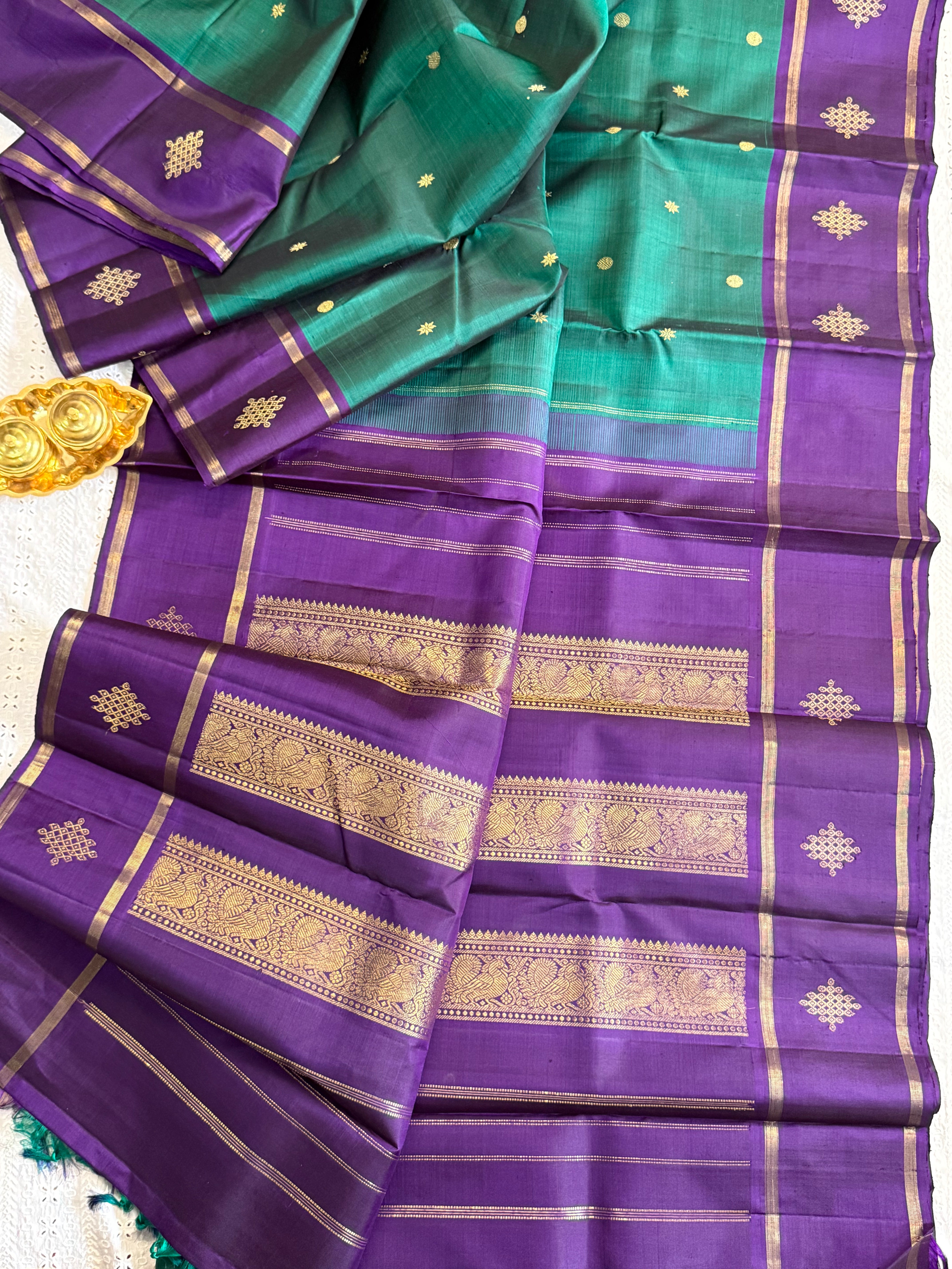 Green and purple border kolam butta / Kanjipuram silk