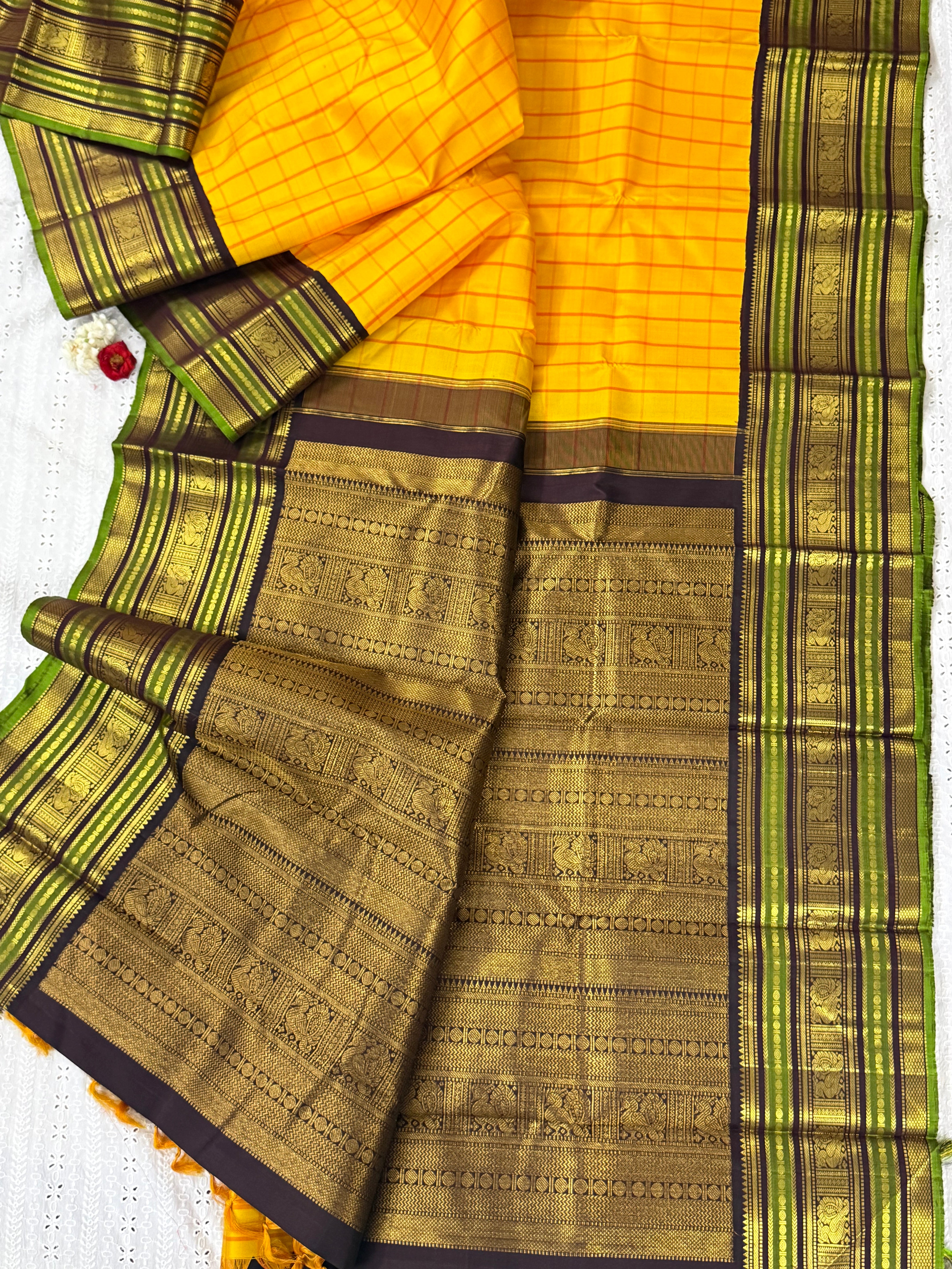 Yellow kattam varisapet border/ Arani silk