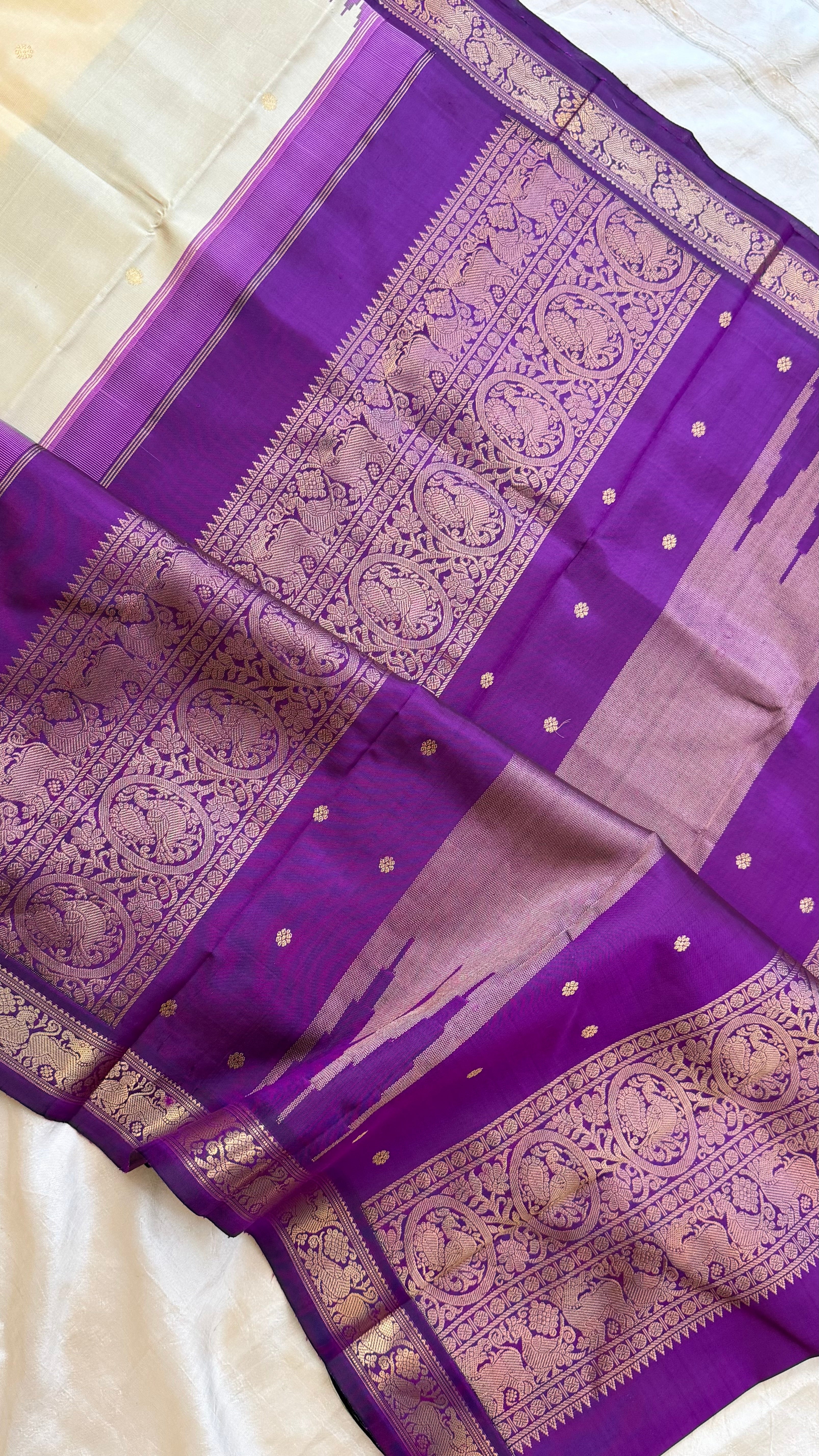 Small weaving defect off white Korvai / special edition