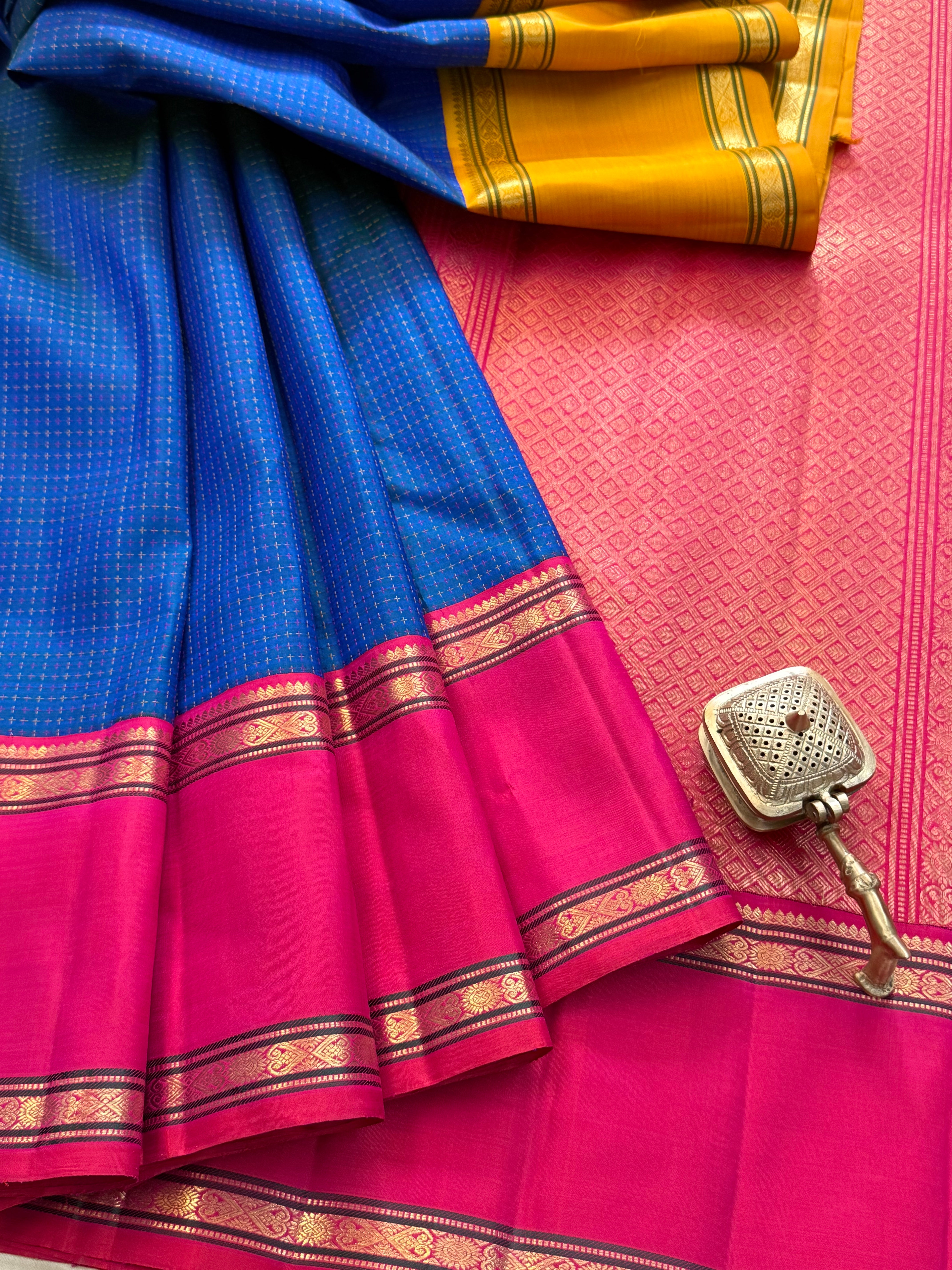 Vintage Mayilkazhuthu body  plus Butta with Ganga Jamuna border CLSA10531